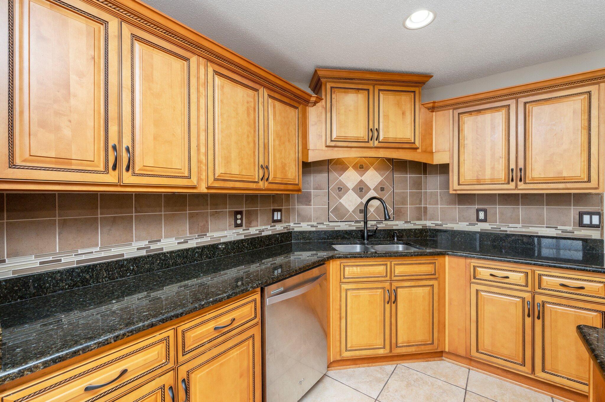 COUNTRYVIEW EST 9TH ADD LOT 16 - Residential