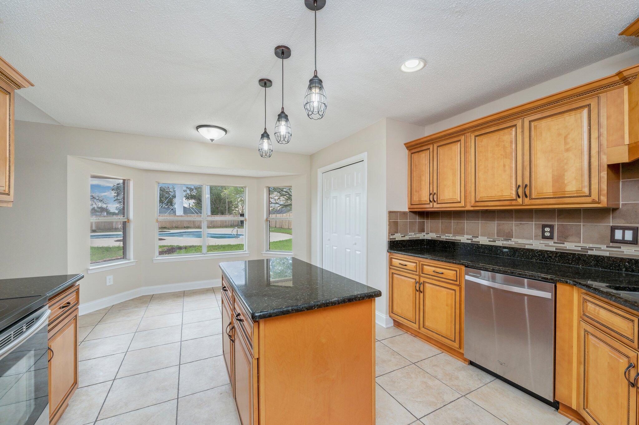 COUNTRYVIEW EST 9TH ADD LOT 16 - Residential