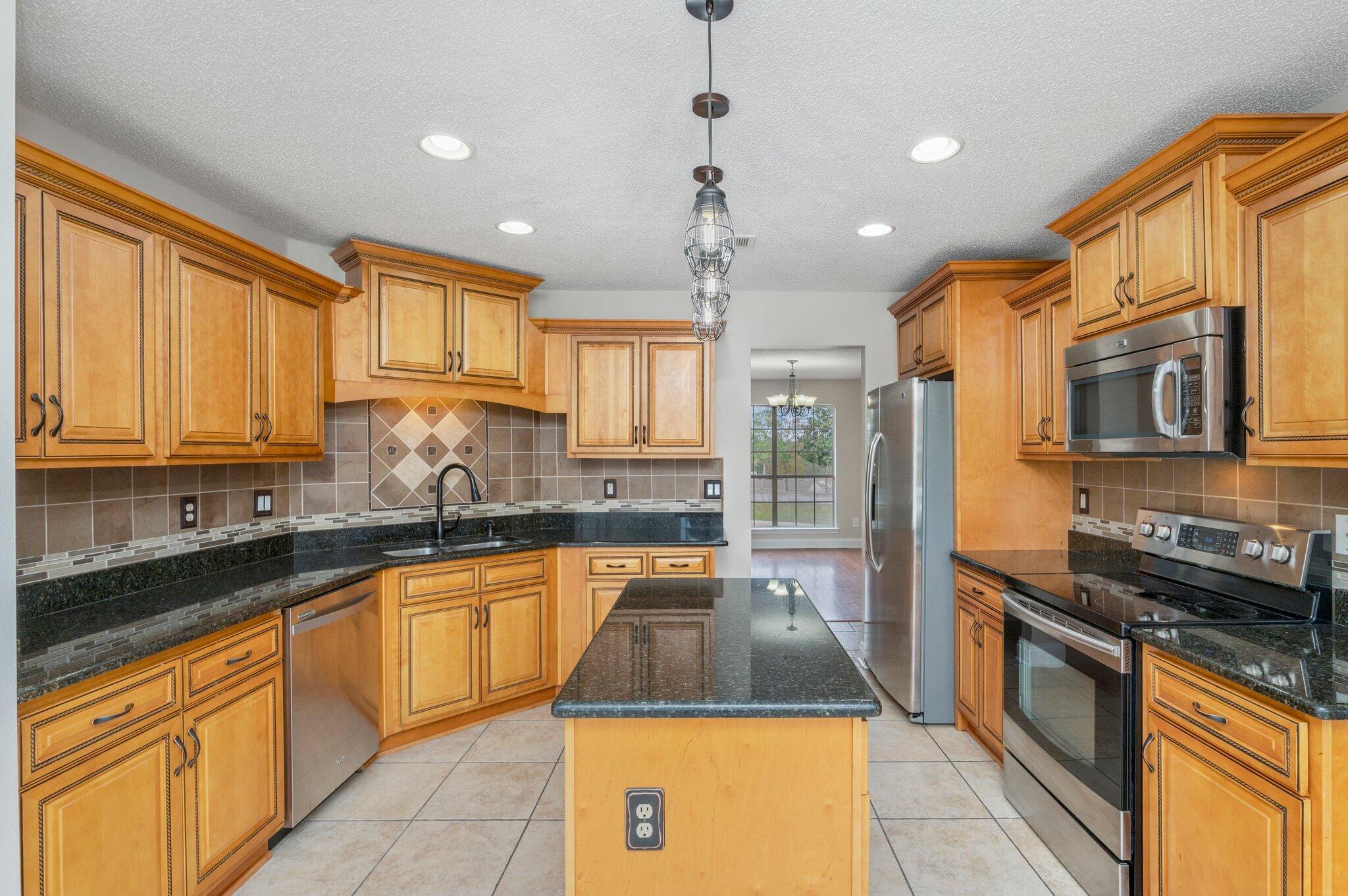 COUNTRYVIEW EST 9TH ADD LOT 16 - Residential