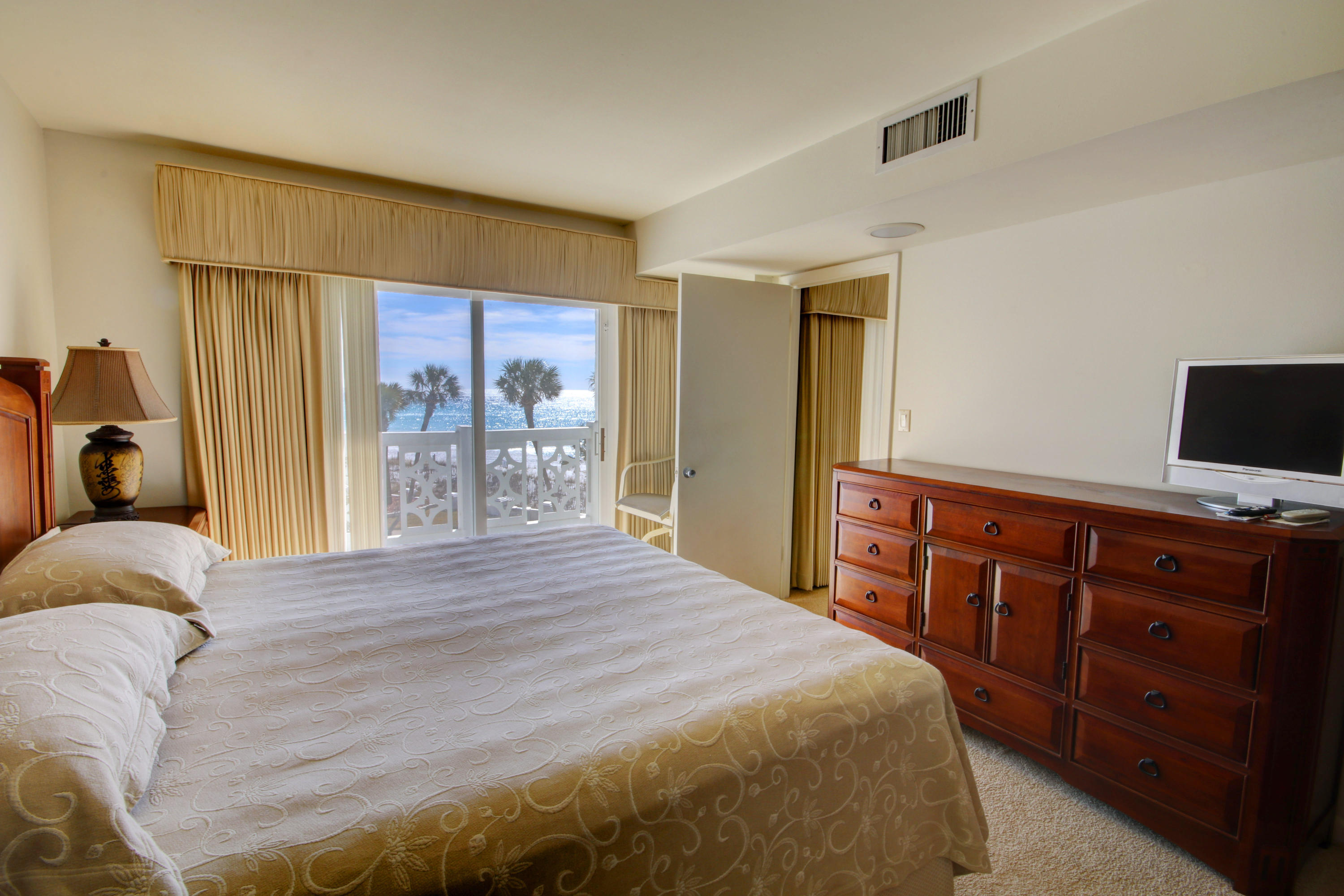 EL MATADOR CONDO - Residential