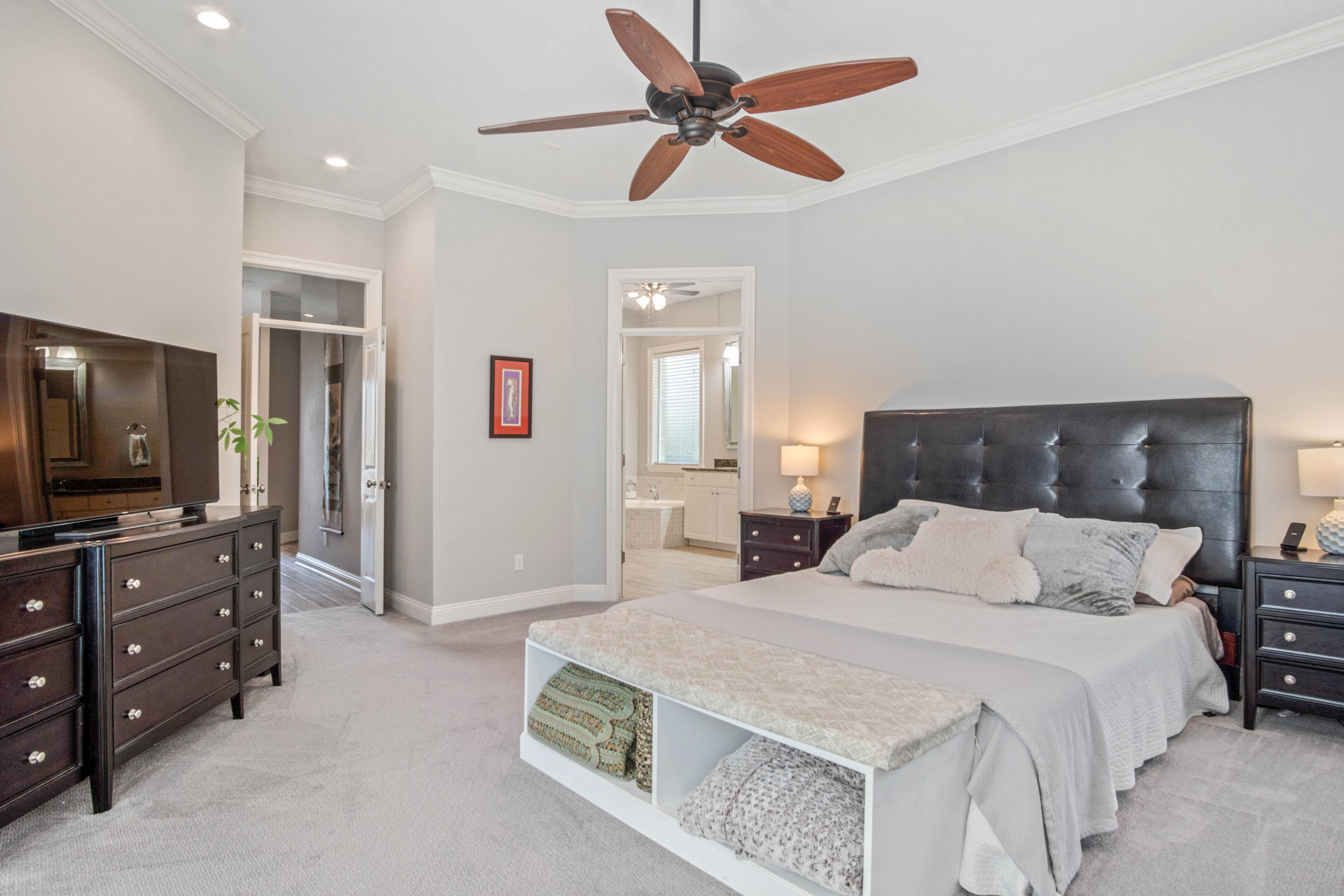 POMPHREY MANOR - Residential