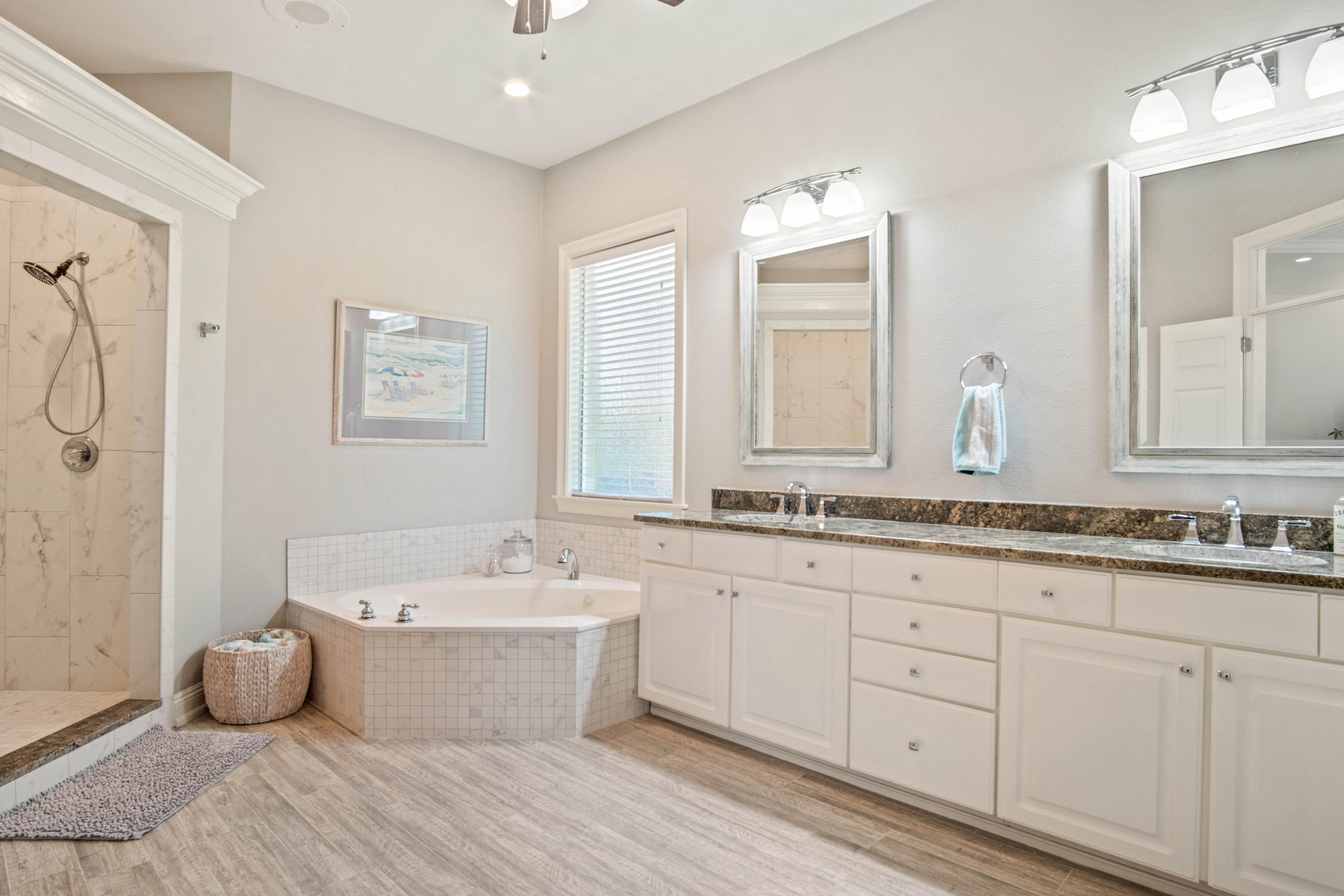 POMPHREY MANOR - Residential