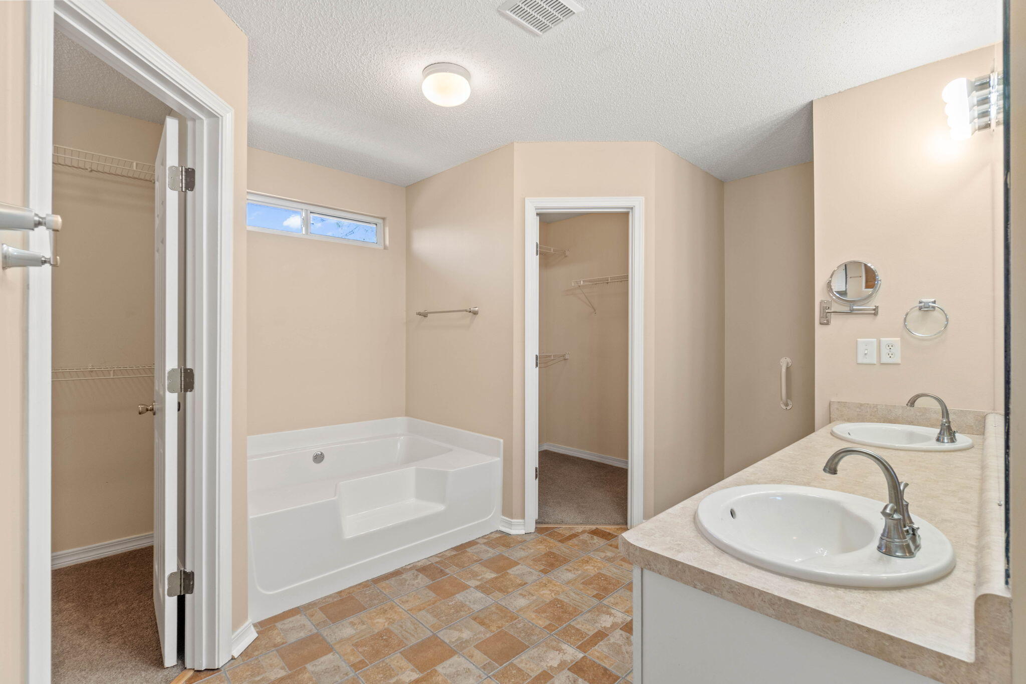 BROOKE ESTATES PH I - Residential Lease