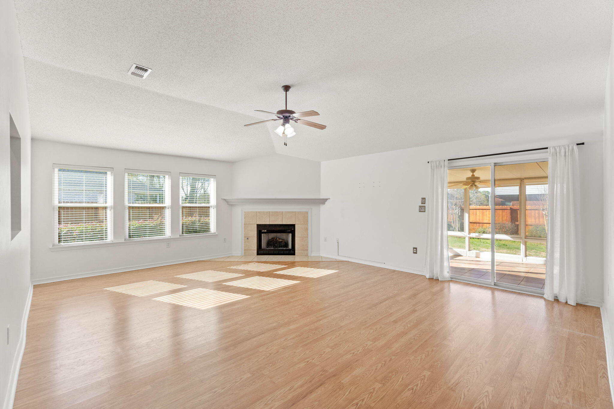 BROOKE ESTATES PH I - Residential Lease