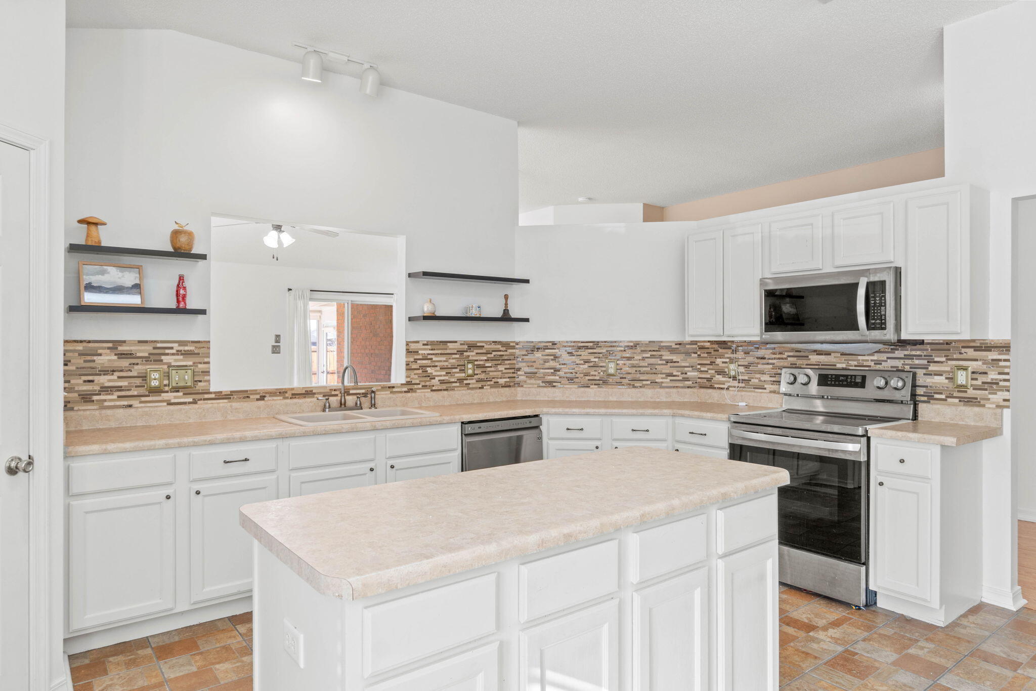 BROOKE ESTATES PH I - Residential Lease