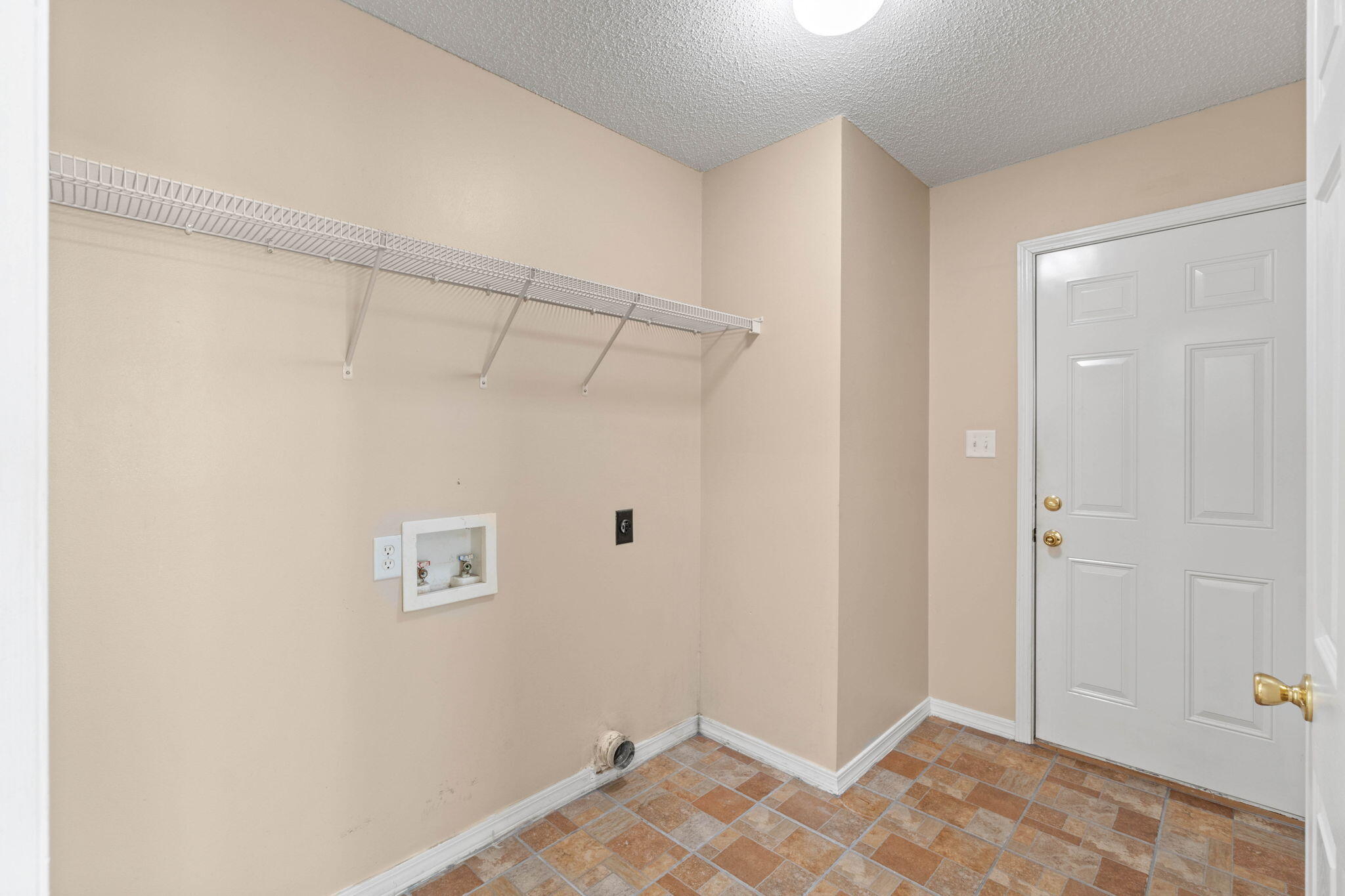 BROOKE ESTATES PH I - Residential Lease