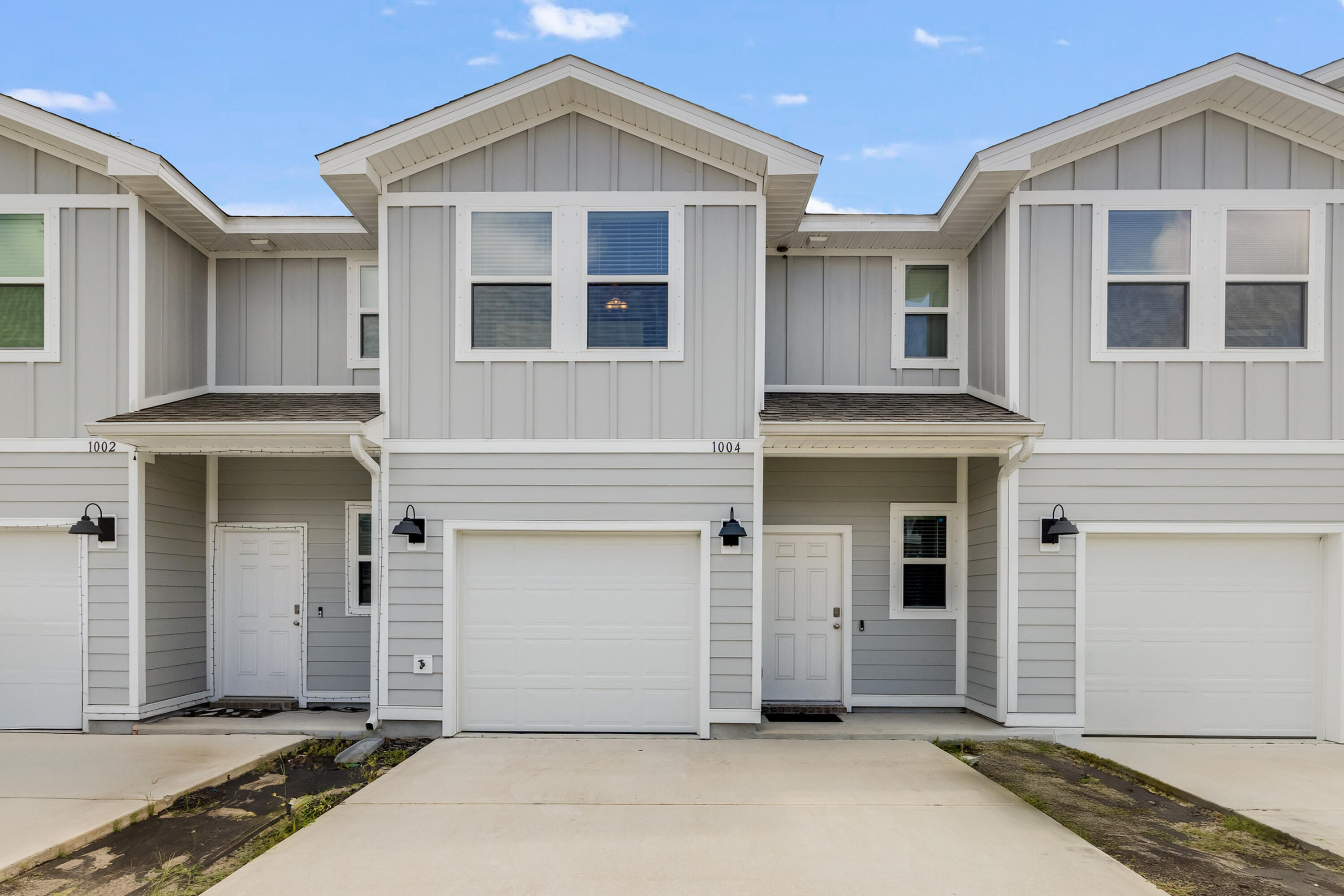 Immaculate townhome in Cooper's Landing--still feels brand new. This move-in-ready gem features an open layout, granite countertops, stainless appliances, wood-look flooring, and plush carpet in bedrooms. Smart home tech includes keyless entry, video doorbell, and automated lighting. Rare 1-car garage and durable Hardi Board exterior boost curb appeal. Minutes from the base, beaches, medical, and shopping--luxury meets convenience in a prime location.
