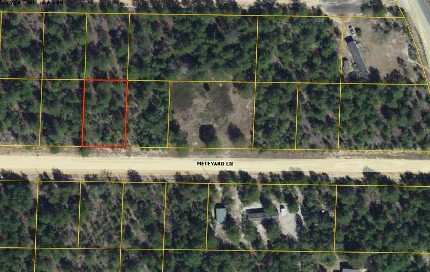 This beautiful wooded lot is located on Meteyard Lane in the Oakwood Hills subdivision of Mossy Head Florida.