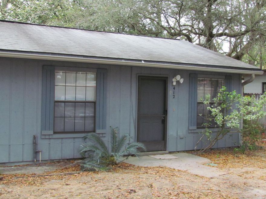 Affordable central Niceville living. 2 bedroom, 1 bath duplex home. Fresh paint and new flooring. Shady parking area at front of unit, privacy fenced back yard. Convenient to Northwest Florida State College, and Eglin Air Force Base. Sorry, no pets and no smoking allowed. Anyone 18 or over wishing to live in the property must fill out an application and be on the lease. Available February 10, 2017 for $750/month. Call now for your viewing appointment.