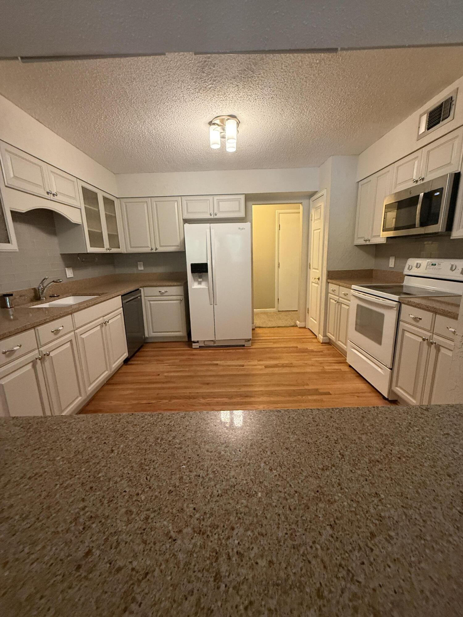 KELL-AIRE GARDENS - Residential Lease