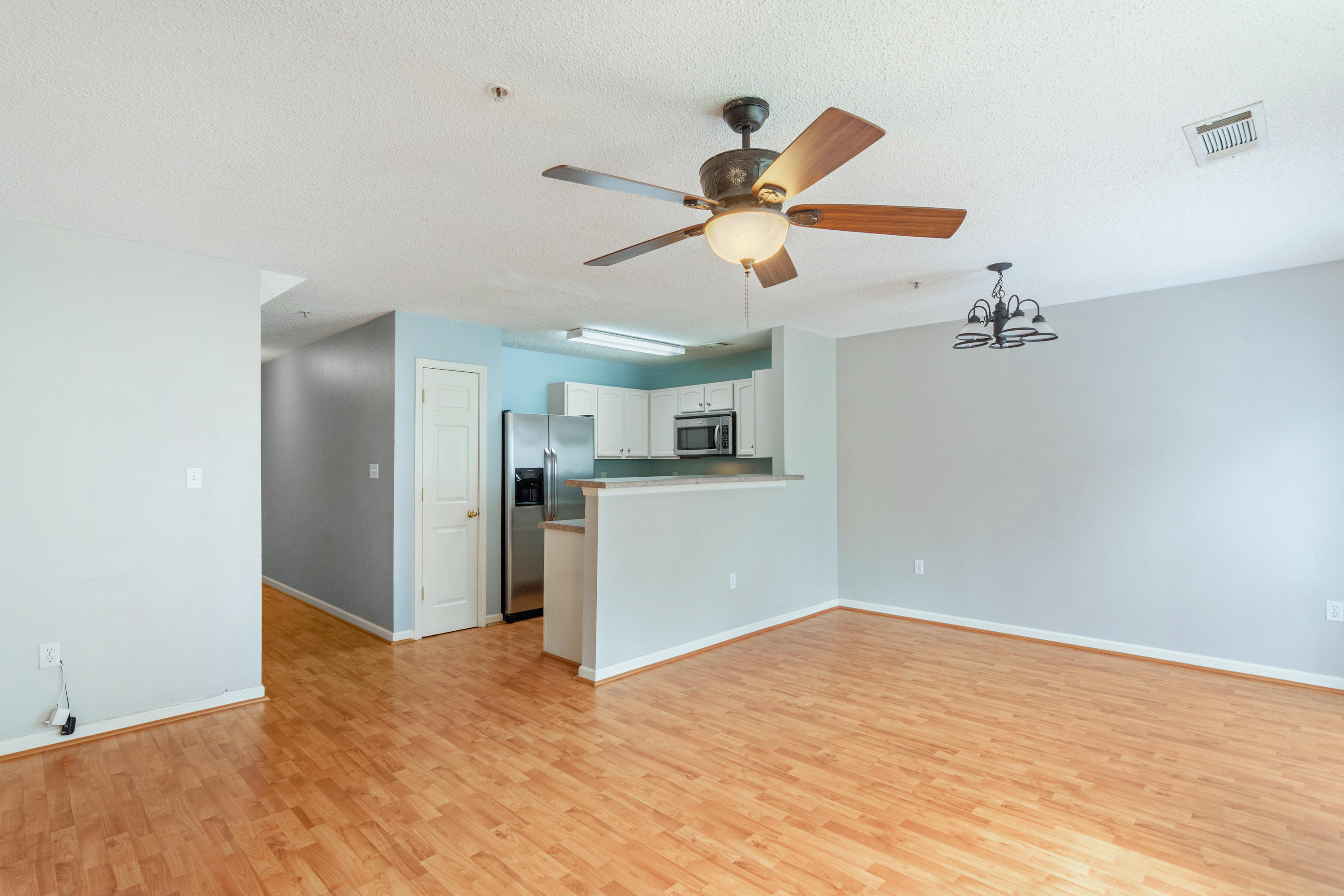 ROLLING PINES T/H LOT 1 BLK B - Residential