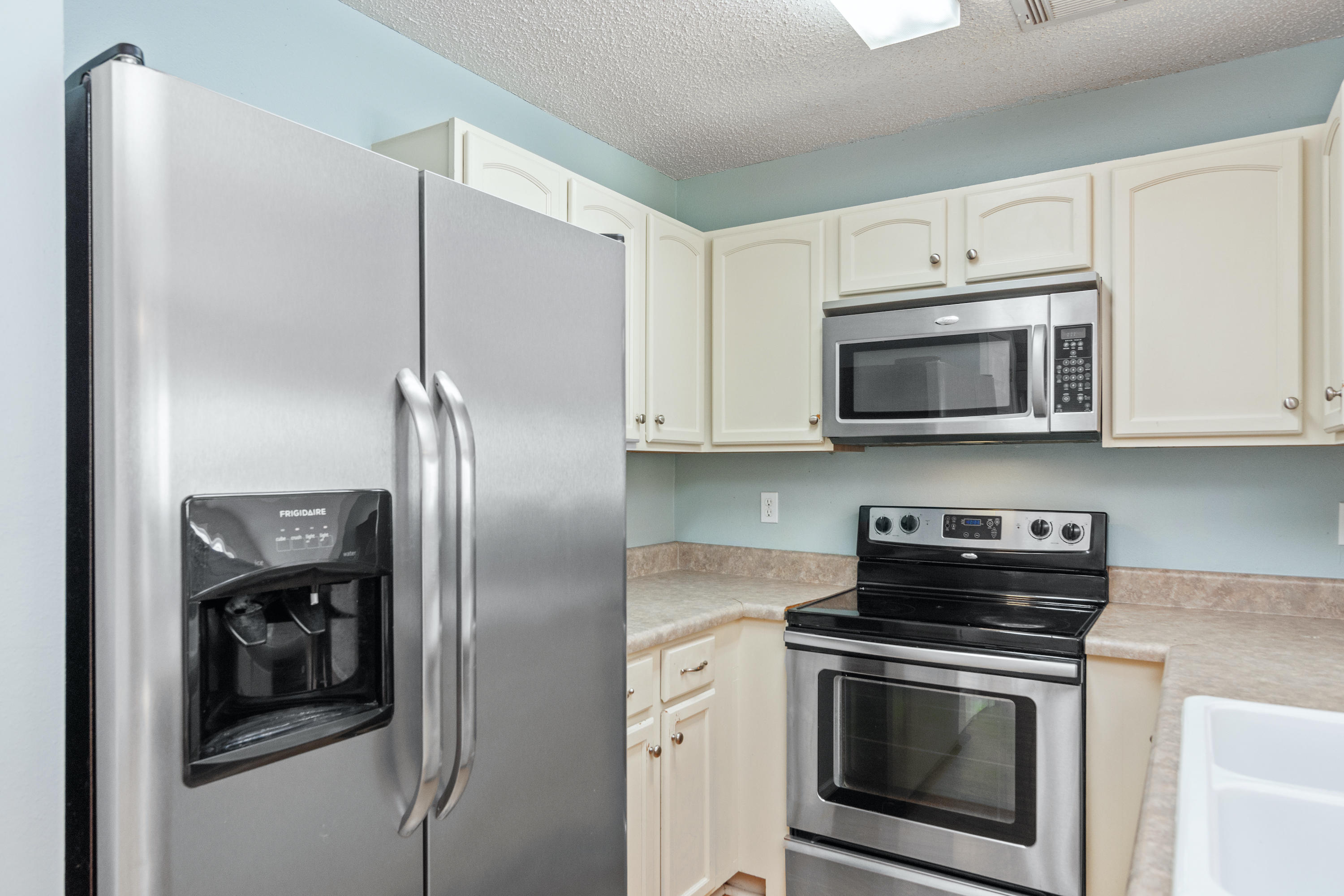 ROLLING PINES T/H LOT 1 BLK B - Residential