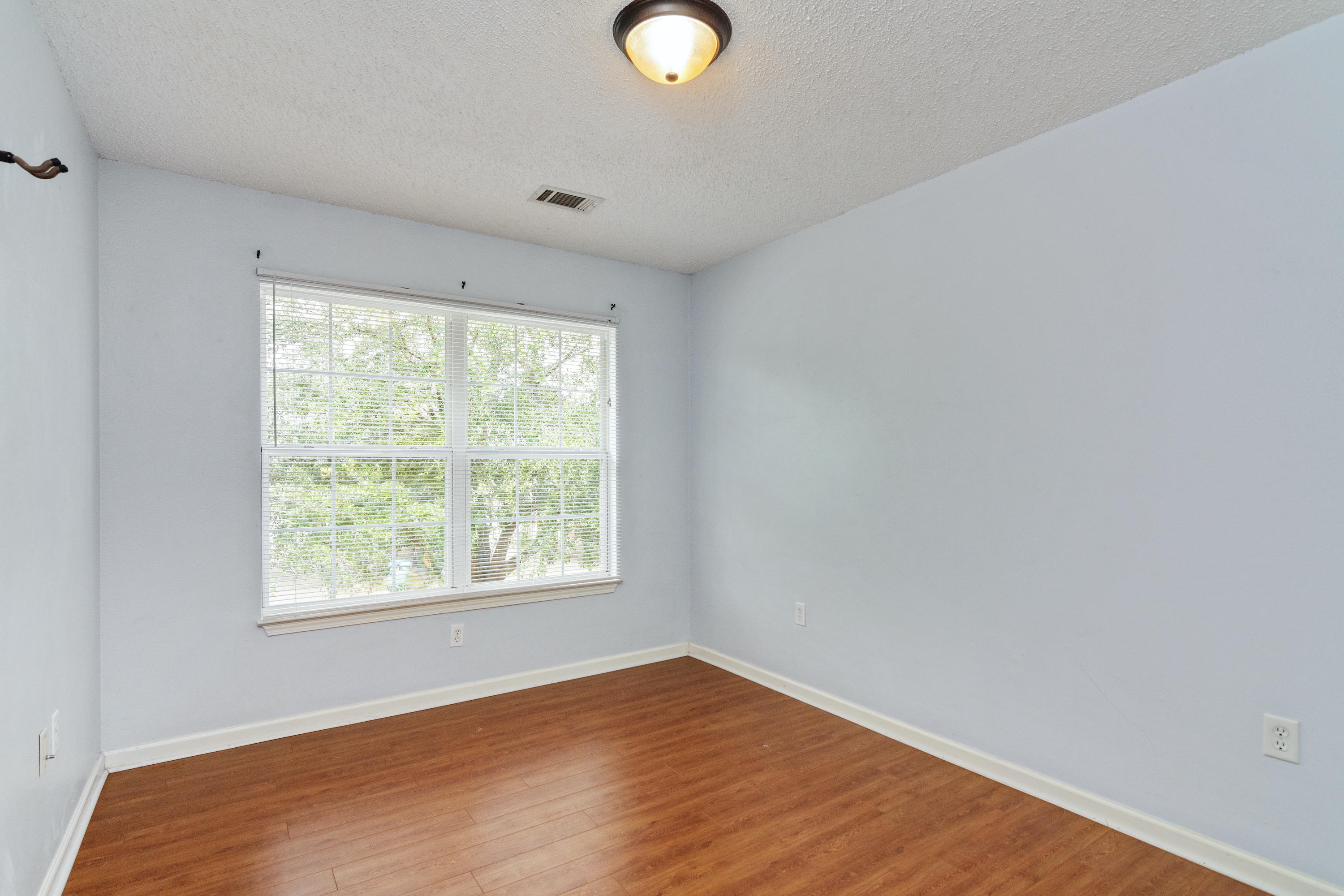 ROLLING PINES T/H LOT 1 BLK B - Residential