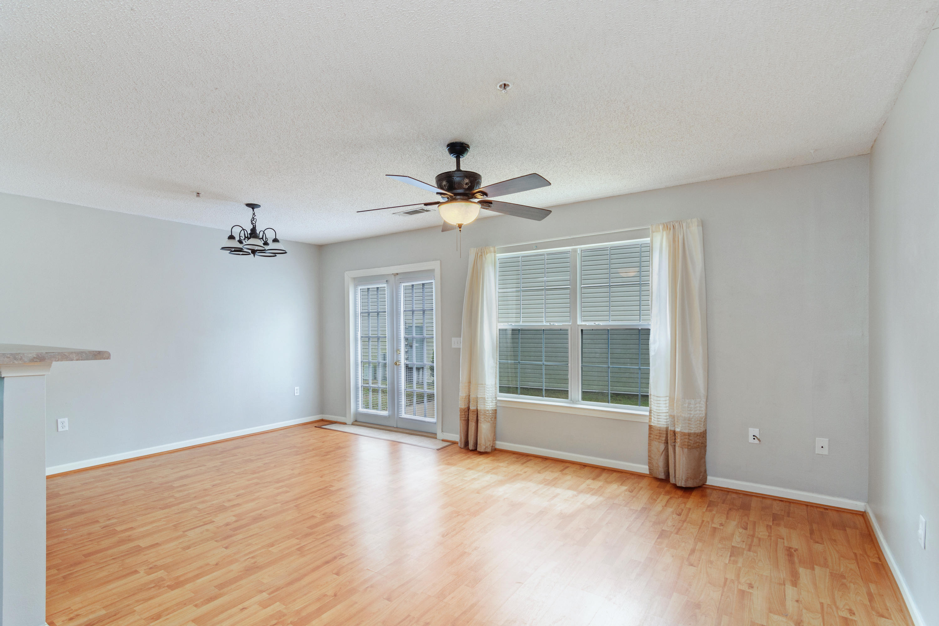 ROLLING PINES T/H LOT 1 BLK B - Residential