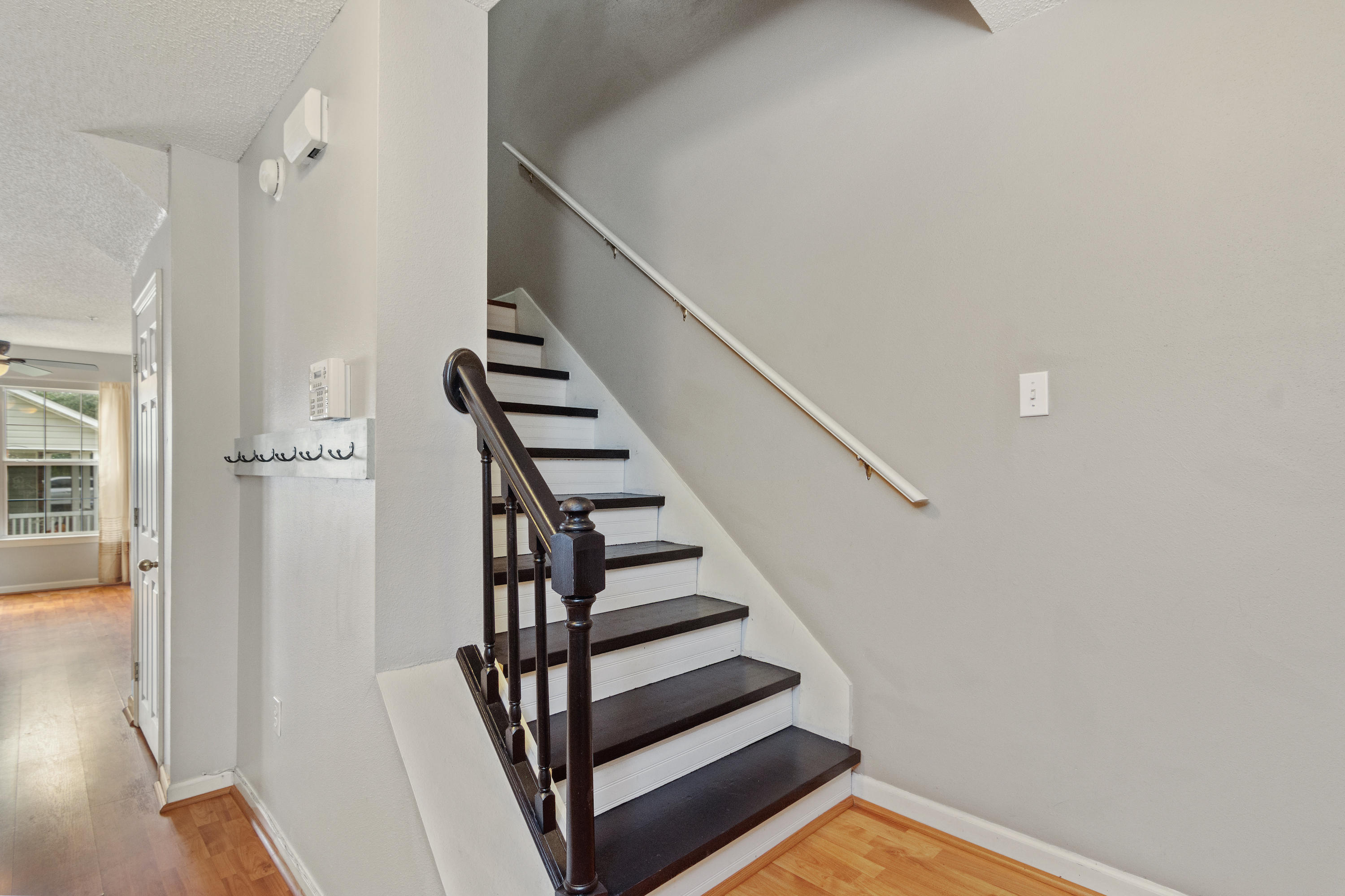 ROLLING PINES T/H LOT 1 BLK B - Residential