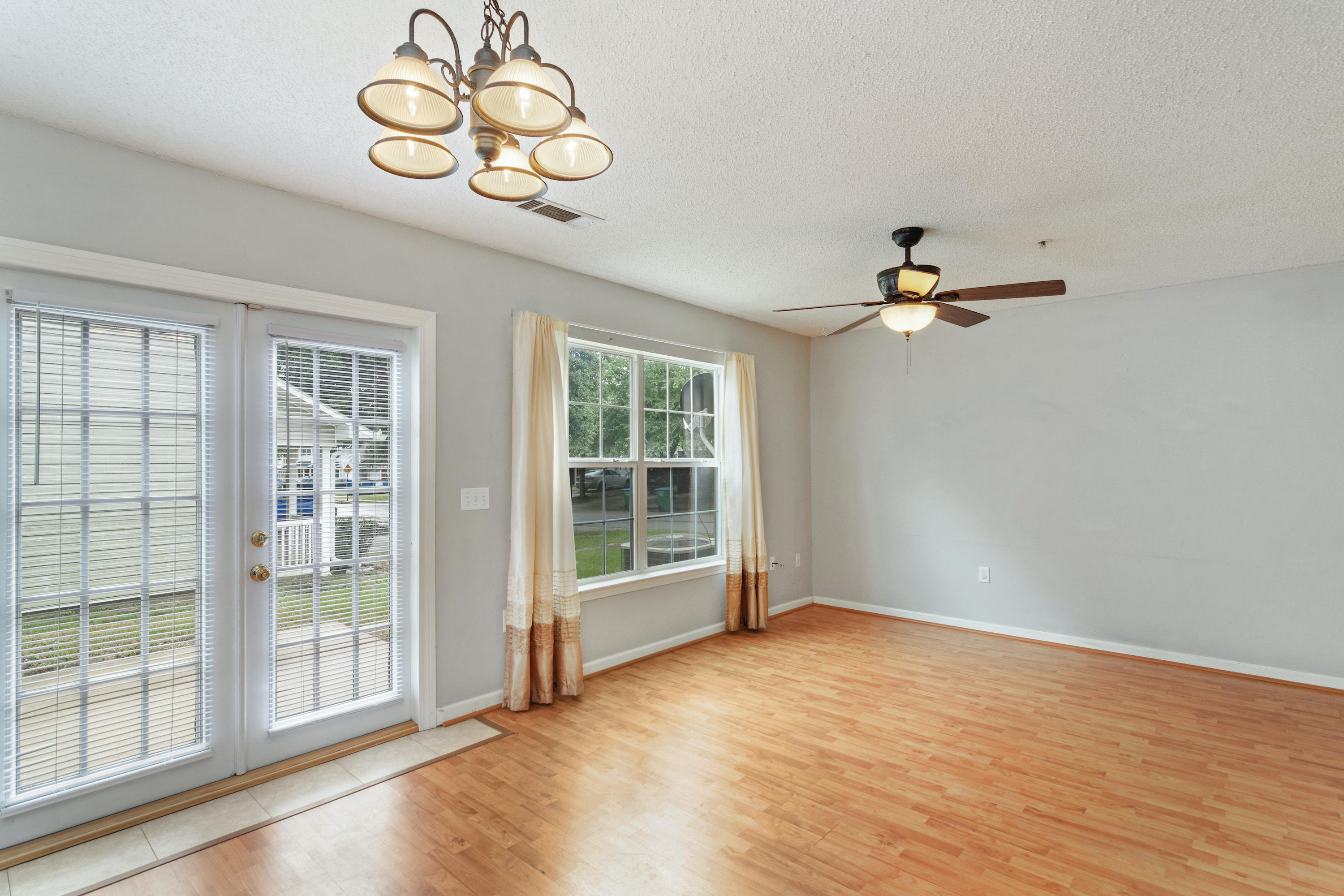 ROLLING PINES T/H LOT 1 BLK B - Residential