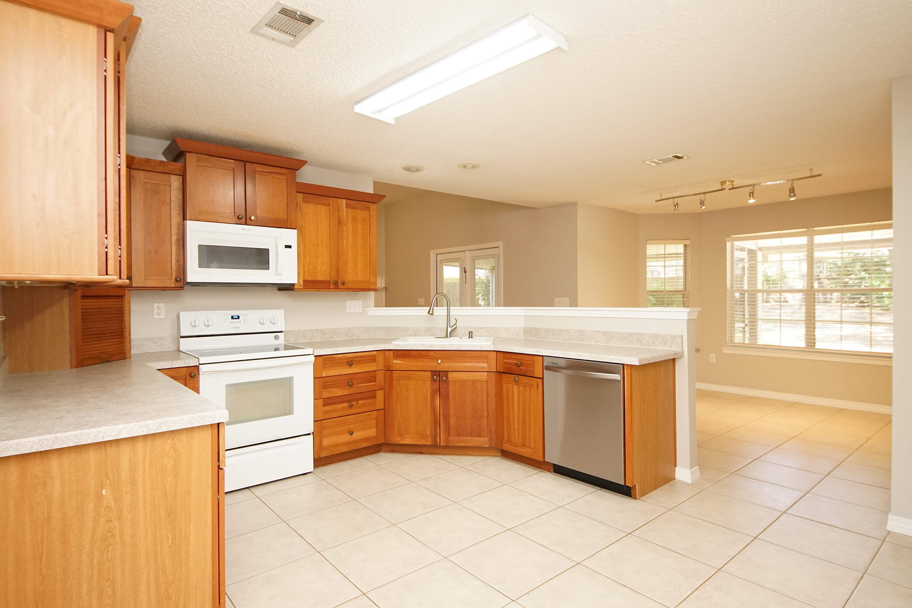 PARKWOOD ESTATES PH 1 BLUEWATER BAY - Residential