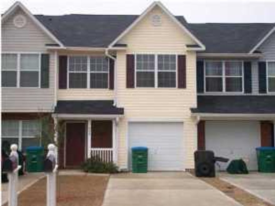 3 BEDROOM 2.5 BATH TOWNHOME CLOSE TO SCHOOLS AND BASES. ALL TILE IN THE LIVING AREAS. LAWN MAINTENANCE INCLUDED IN MONTHLY RENT.