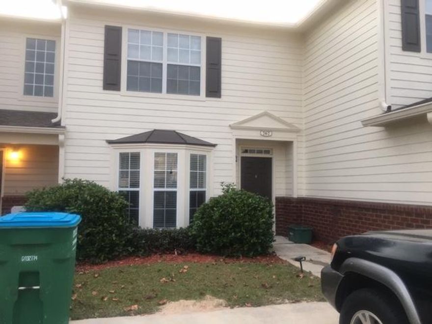 Lovely town home in Eagles Landing Community. Conveniently located south of I-10 in Crestview, Just of P.J.Adams and Anticoch Rd. Easy commute to Eglin AFB, Nicevill, Ft Walton Beach and Destin. Neighborhood features include designer pool, picnic pavilion, cabana with changing rooms and nature trails with overlook. This is a 2 bedroom, 2.5 bathroom, 2'' blinds at all the windows, the living room features bay window which gives a lot of light in the place. The exterior features a two-story brick and Hardiplank traditional style. The downstairs interior features ceramic tile flooring and round Roman type post in the living room also tile flooring in all 3 bathrooms. The stairs is carpet and the upstairs has wood plank flooring in both bedrooms, hallway and closets. Just install new faucet in kitchen and new waste disposal 2/28/21
Will be selling as is condition