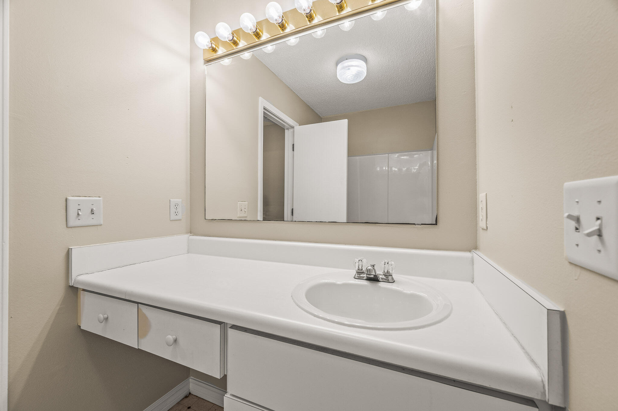LIVE OAK - Residential