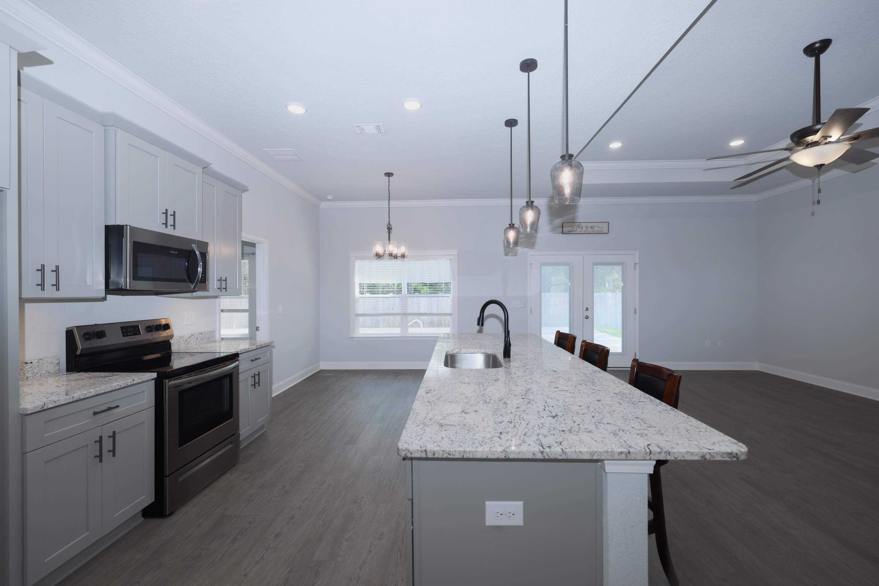 COMMODORE PARK - Residential