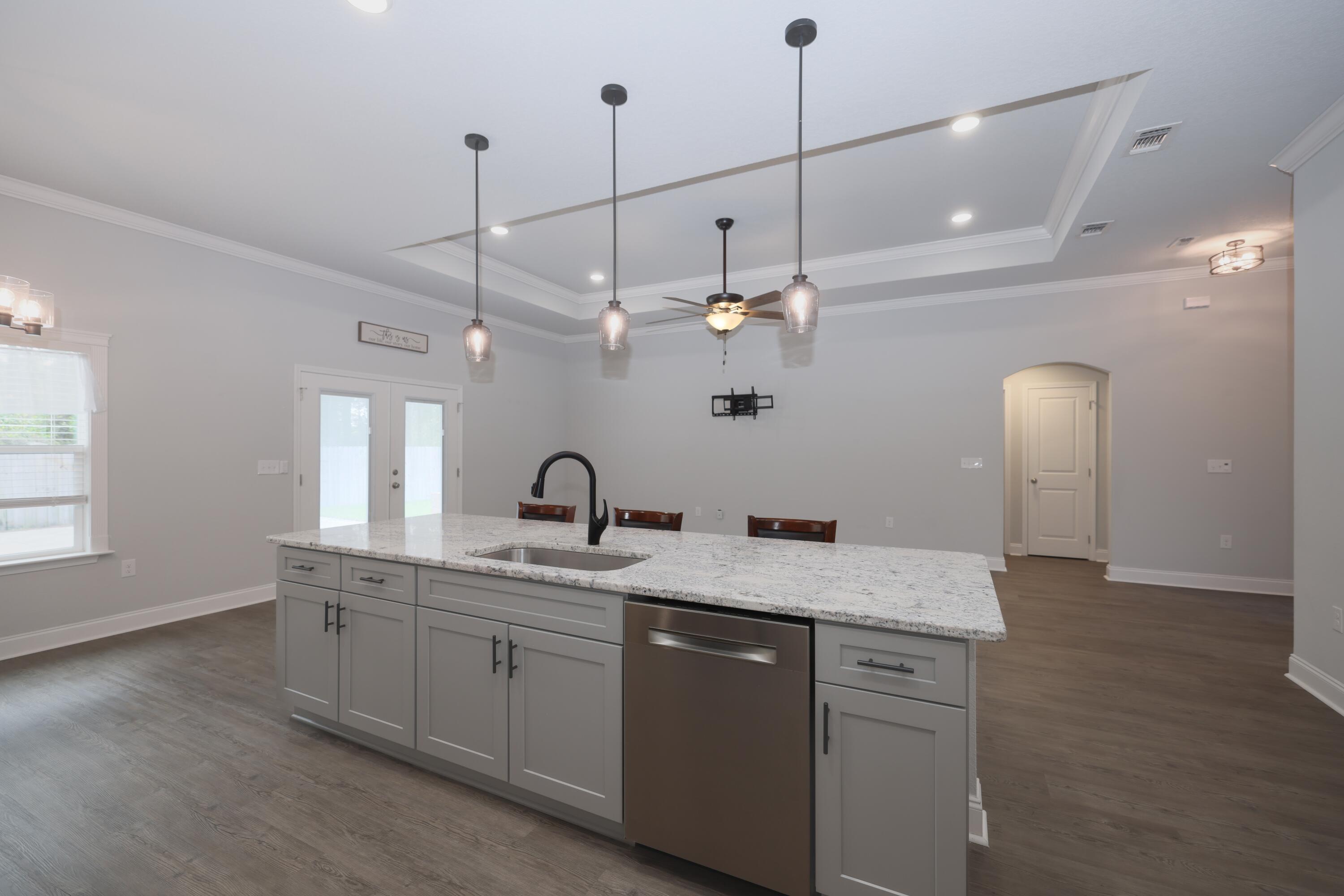 COMMODORE PARK - Residential