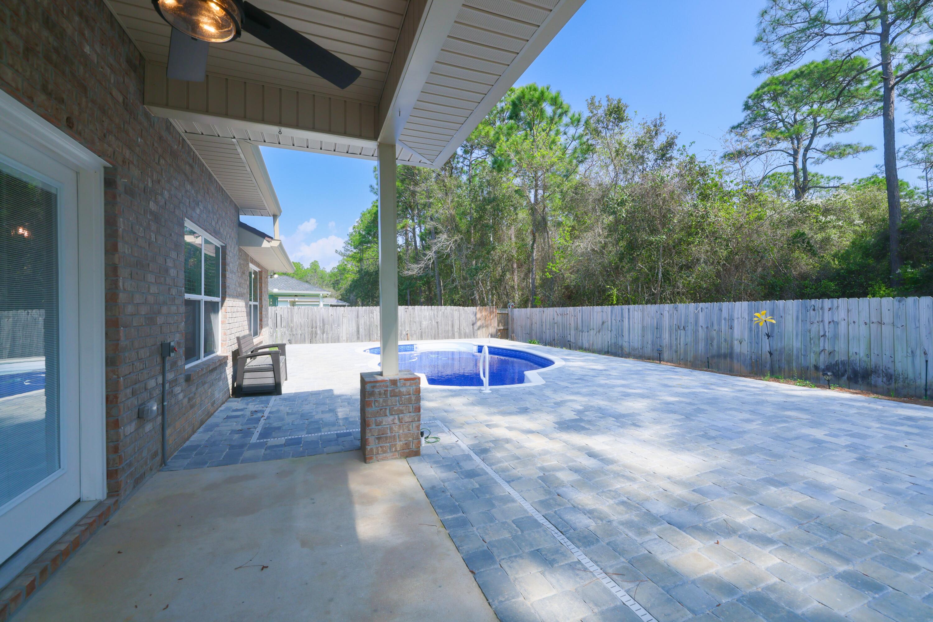 COMMODORE PARK - Residential