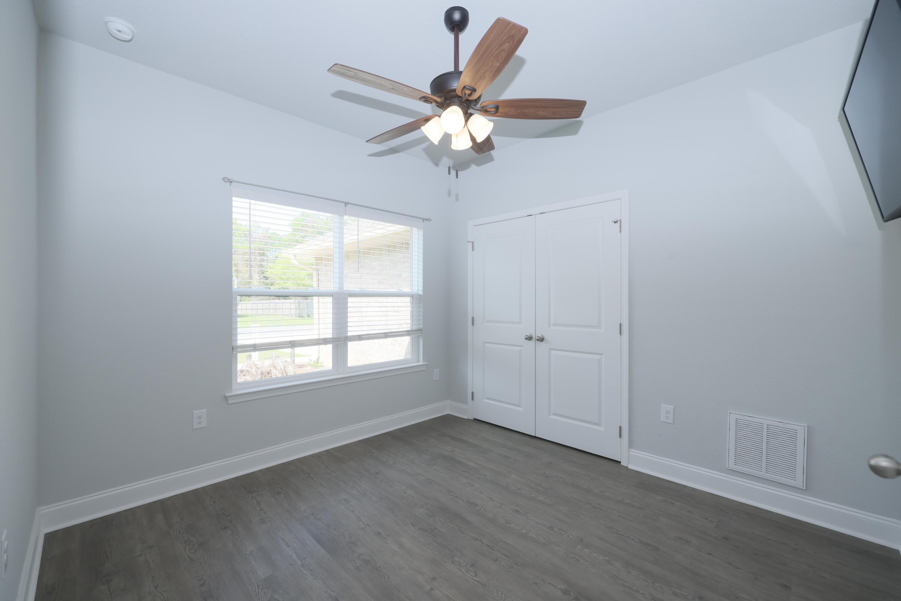 COMMODORE PARK - Residential