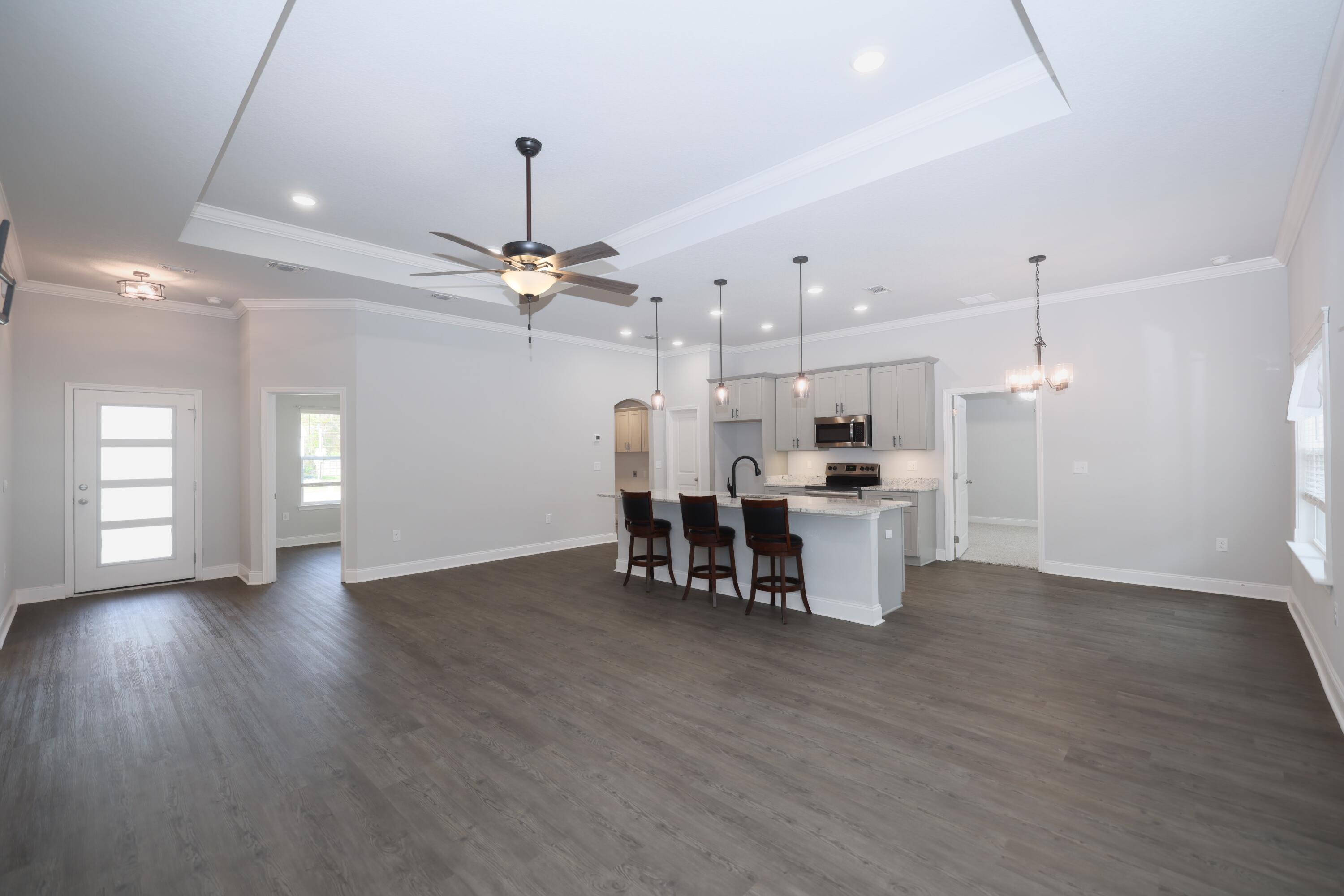 COMMODORE PARK - Residential