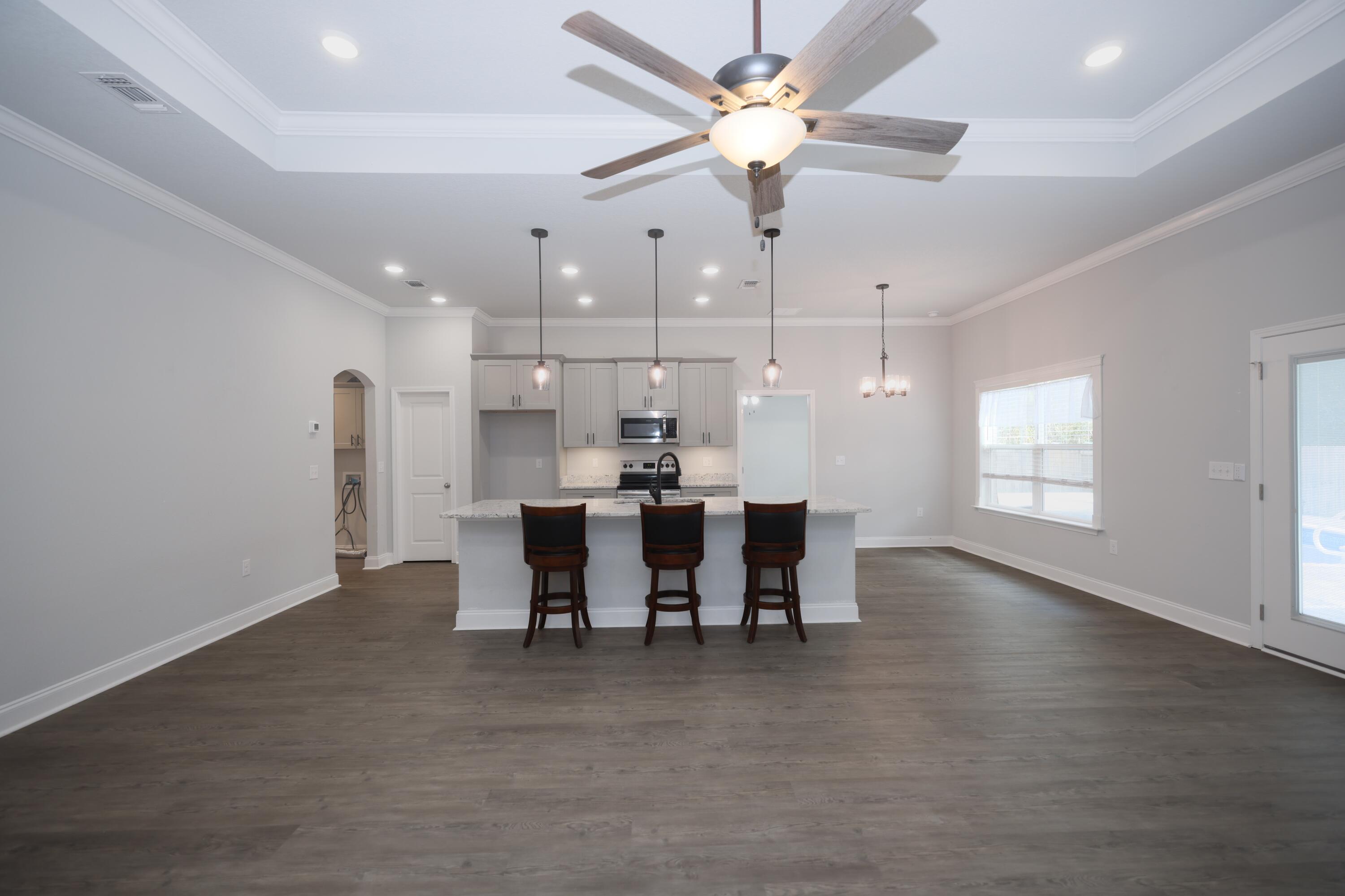 COMMODORE PARK - Residential