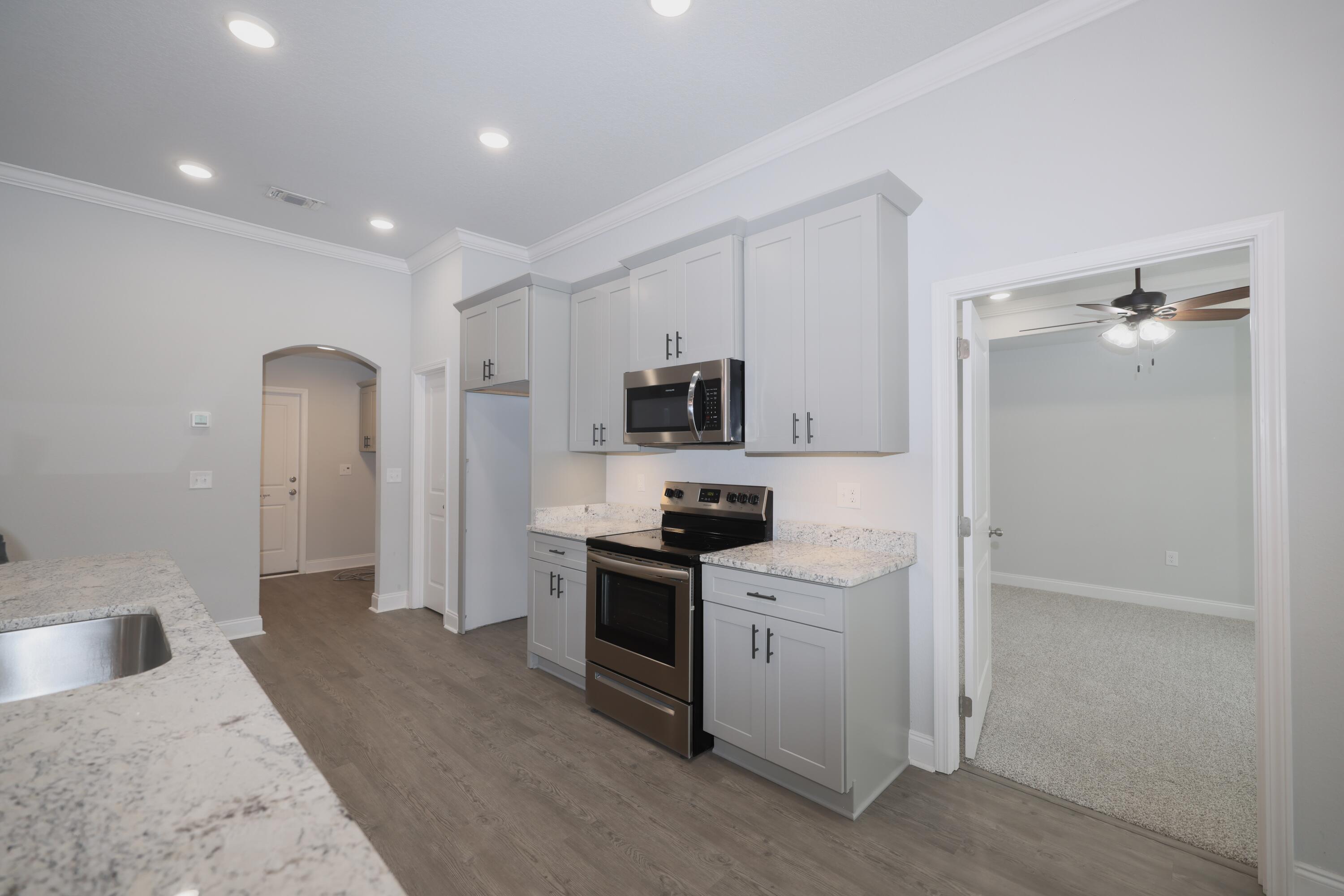 COMMODORE PARK - Residential