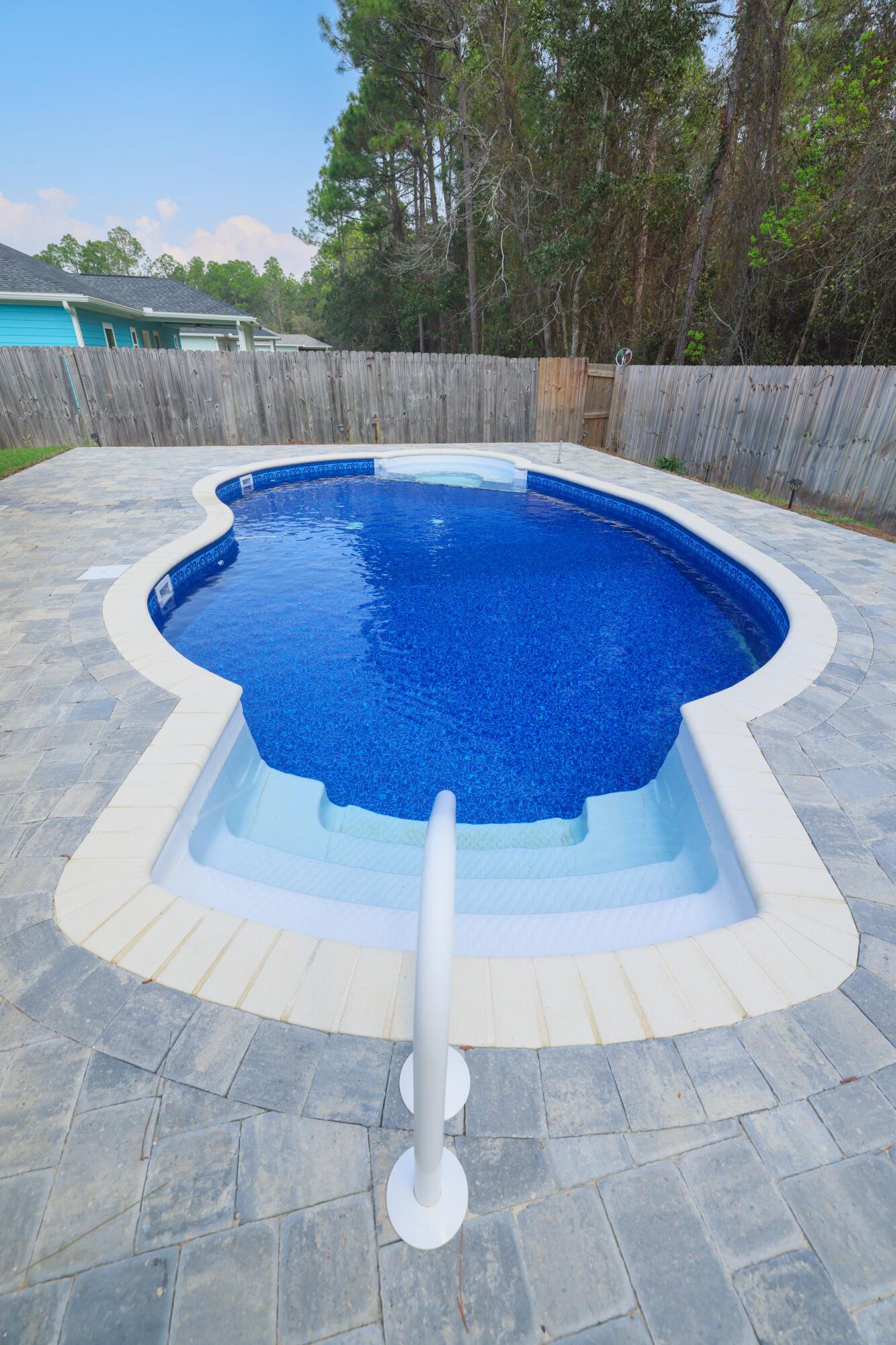 COMMODORE PARK - Residential