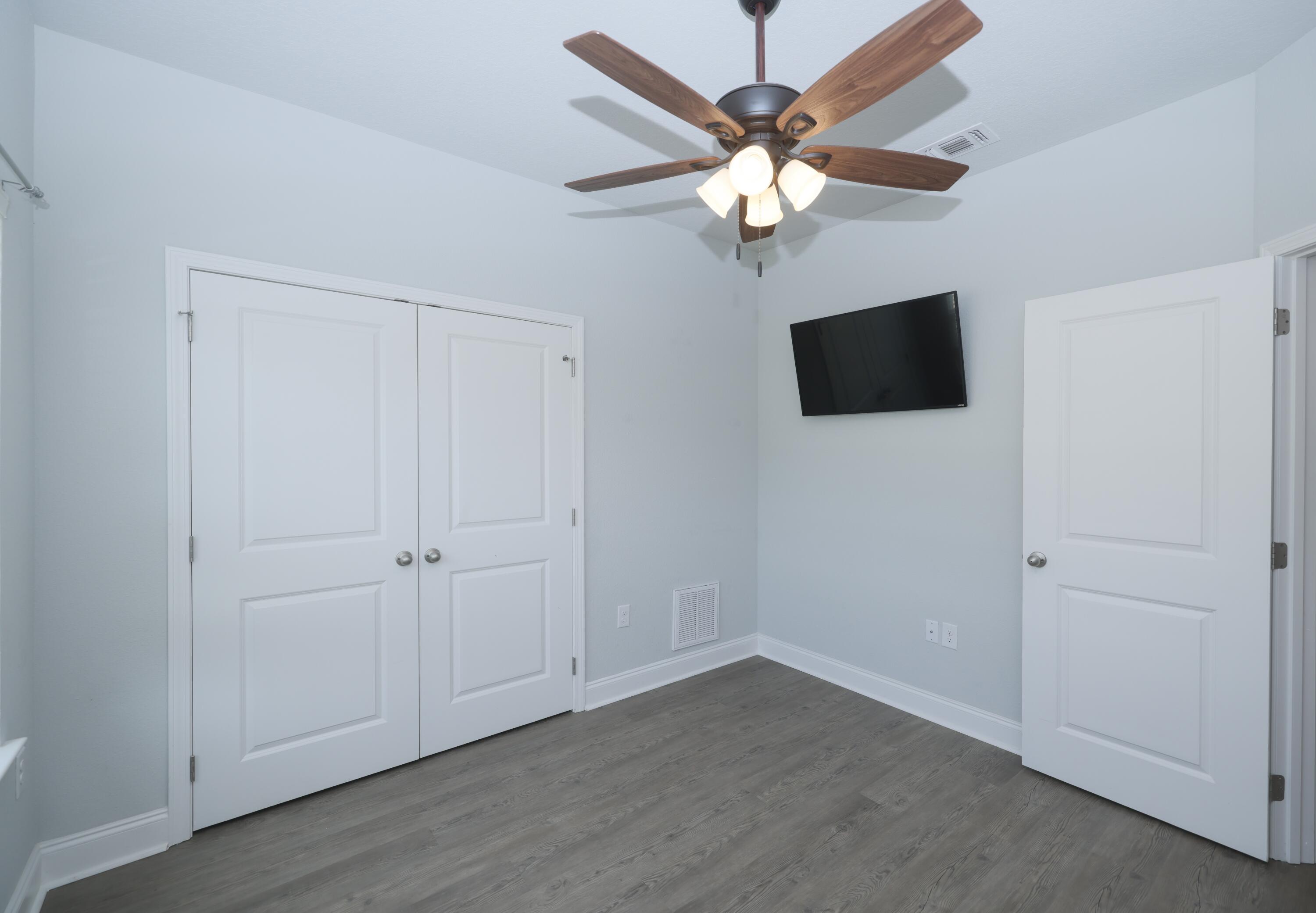 COMMODORE PARK - Residential