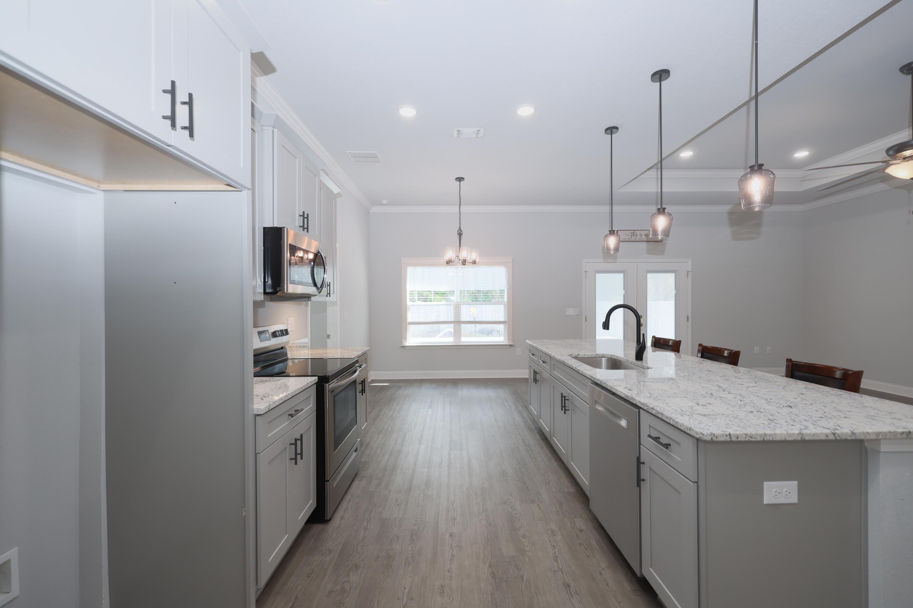 COMMODORE PARK - Residential