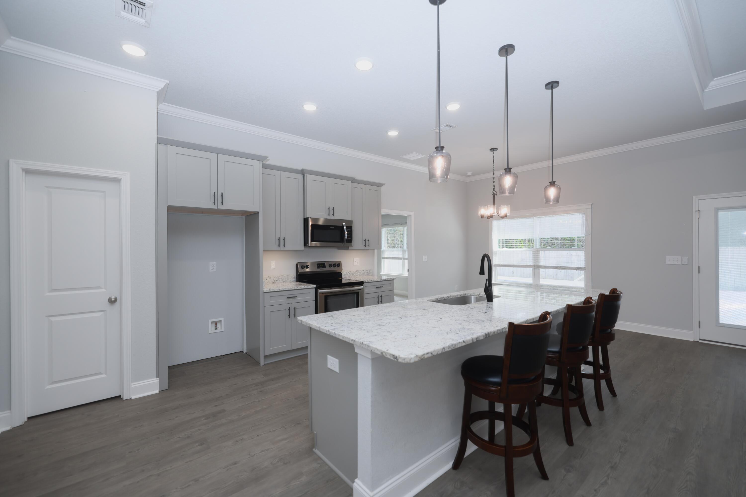 COMMODORE PARK - Residential