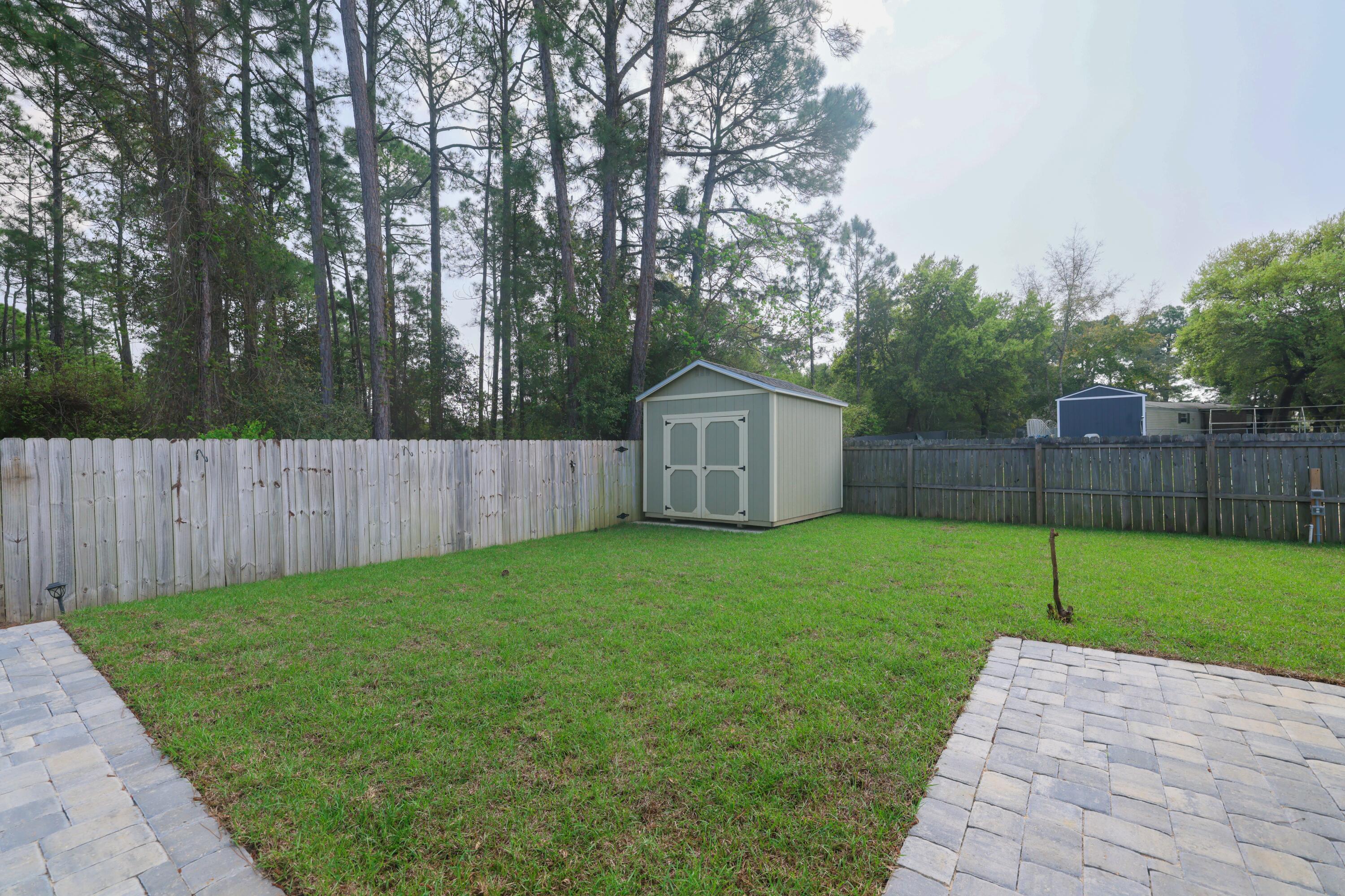 COMMODORE PARK - Residential