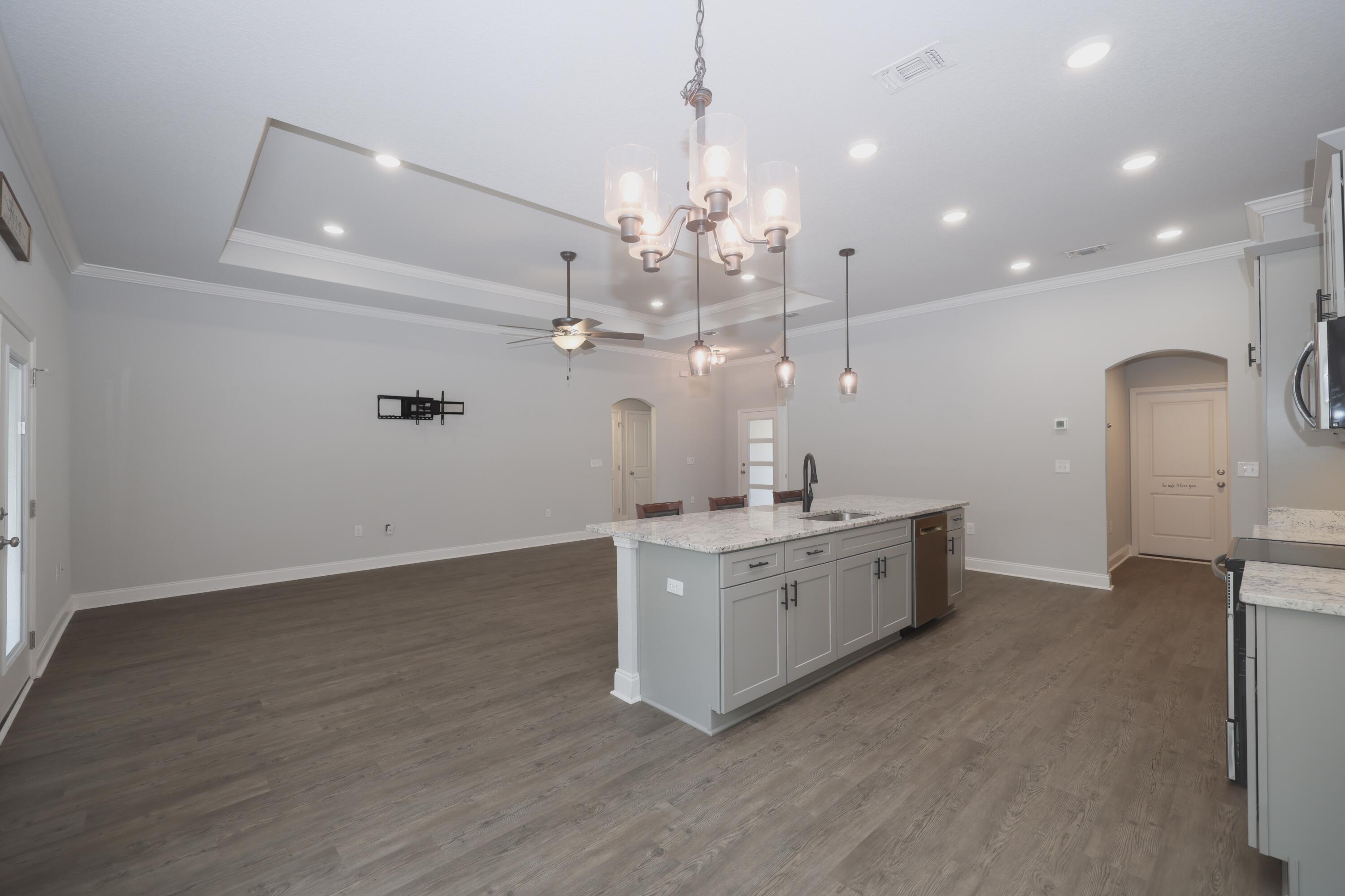 COMMODORE PARK - Residential