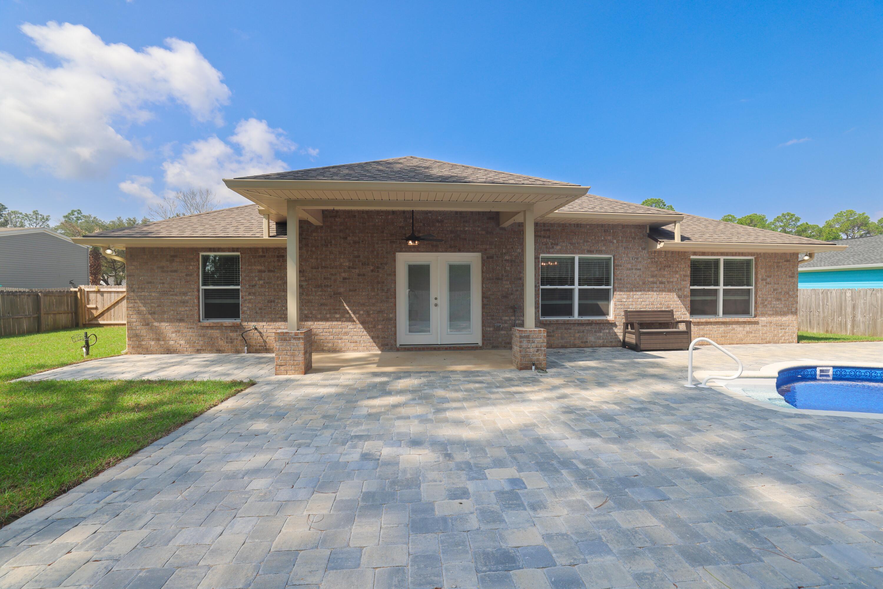 COMMODORE PARK - Residential