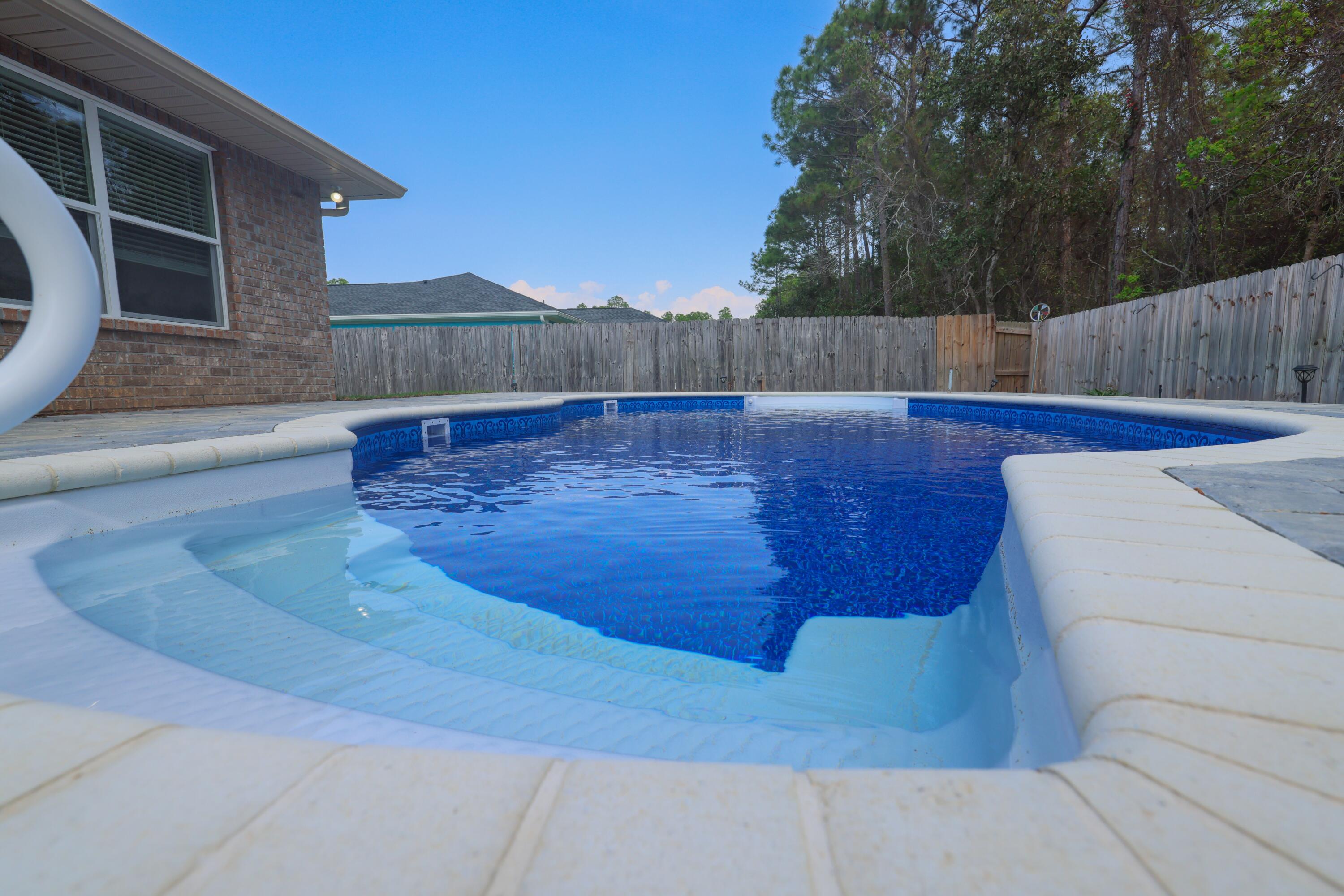 COMMODORE PARK - Residential