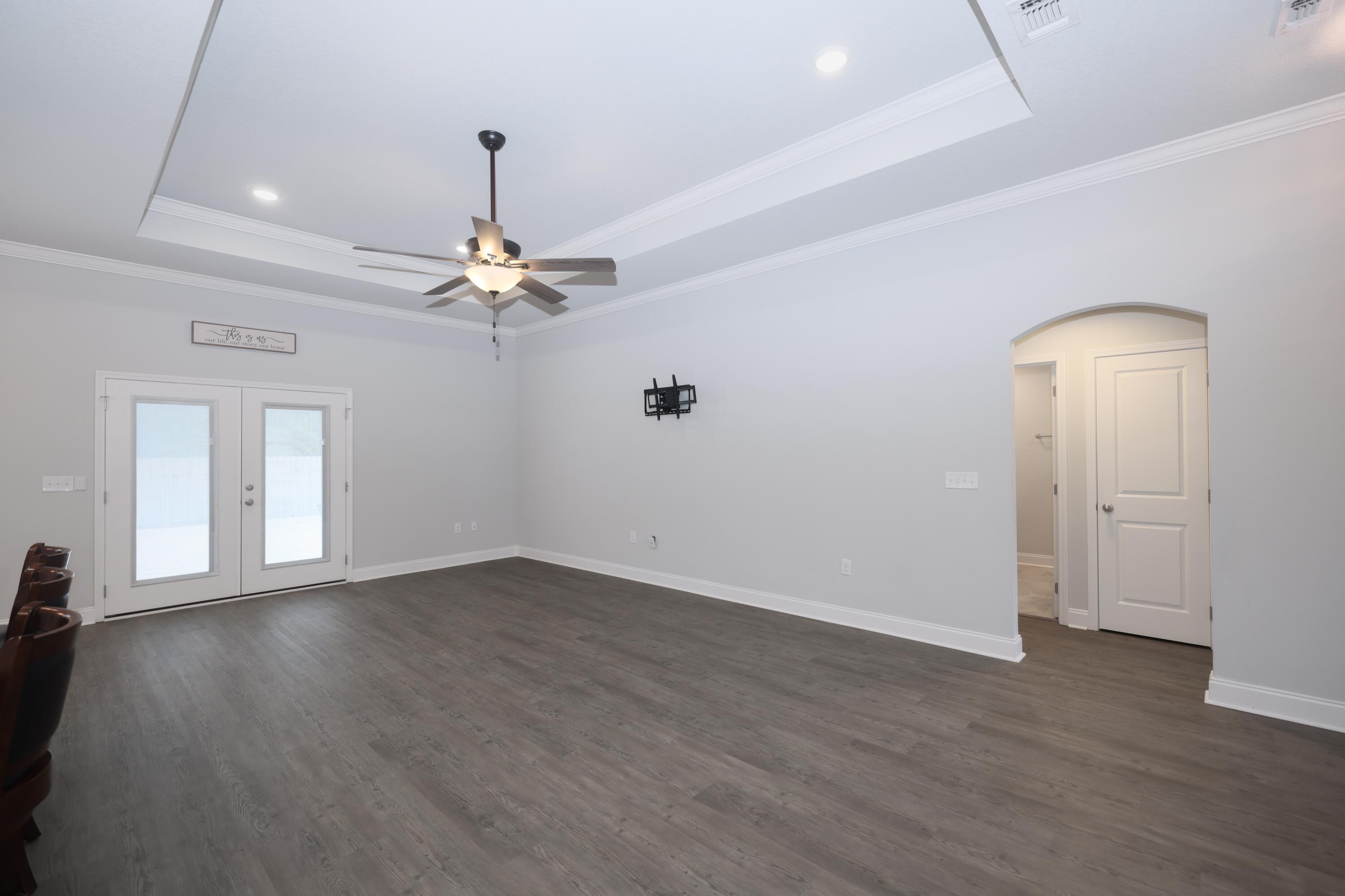 COMMODORE PARK - Residential