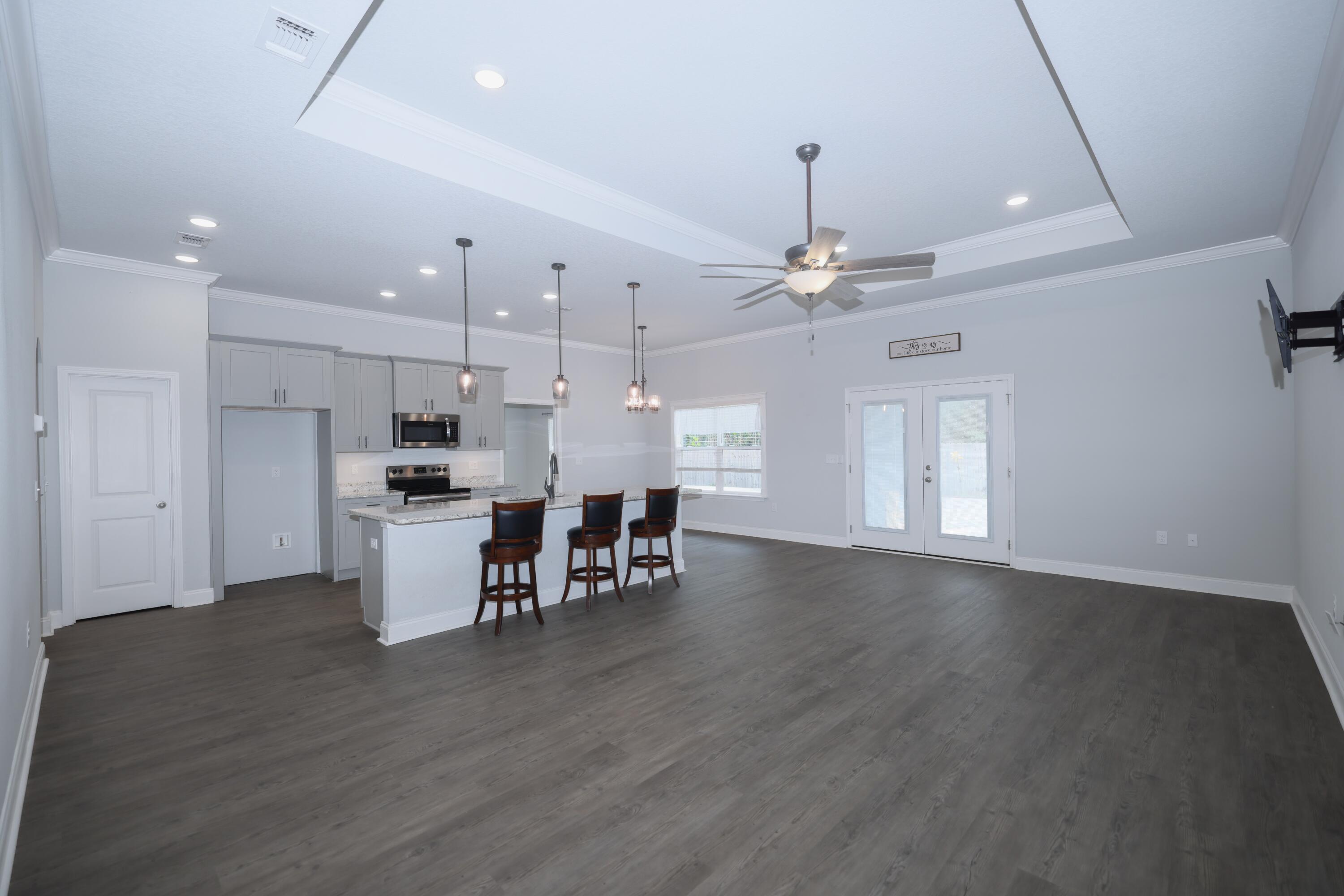 COMMODORE PARK - Residential