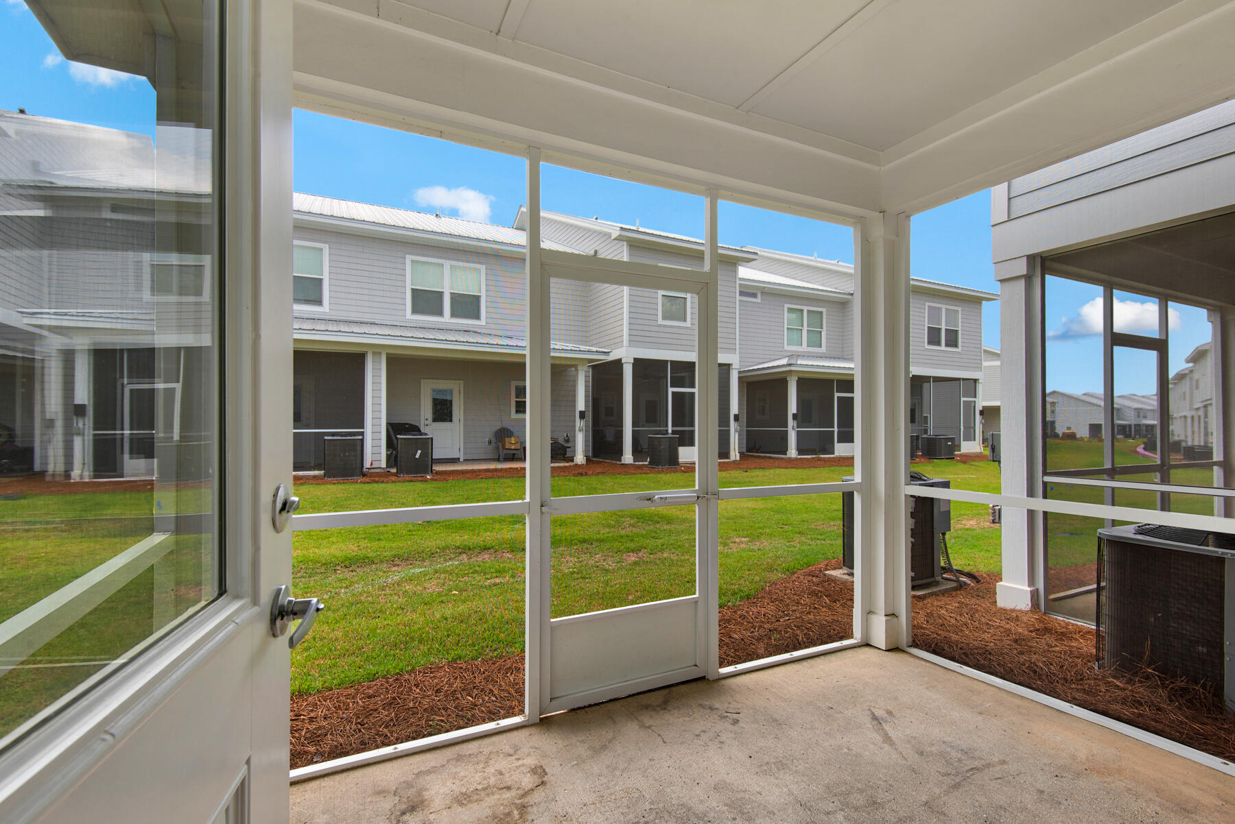 VERANDAS OF FREEPORT, THE - Residential Lease