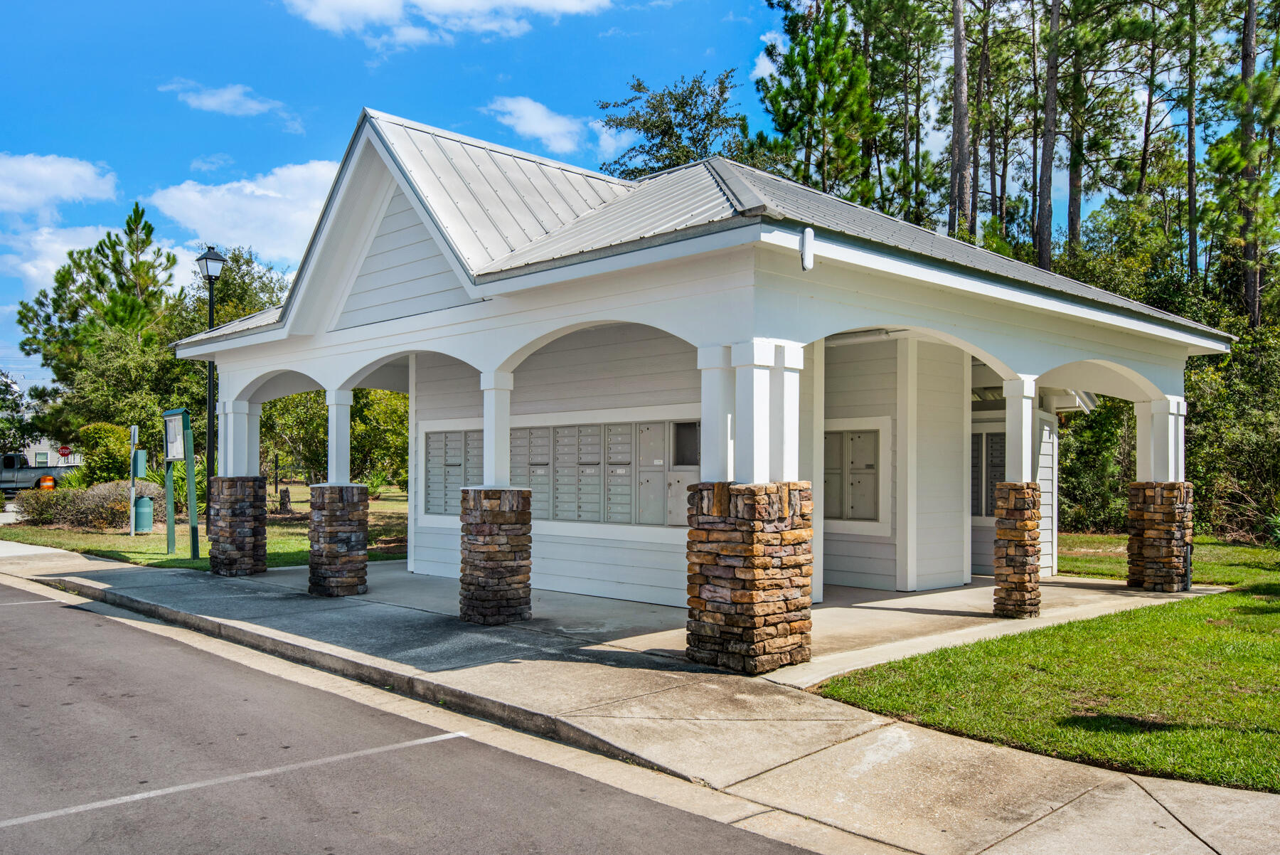 VERANDAS OF FREEPORT, THE - Residential Lease