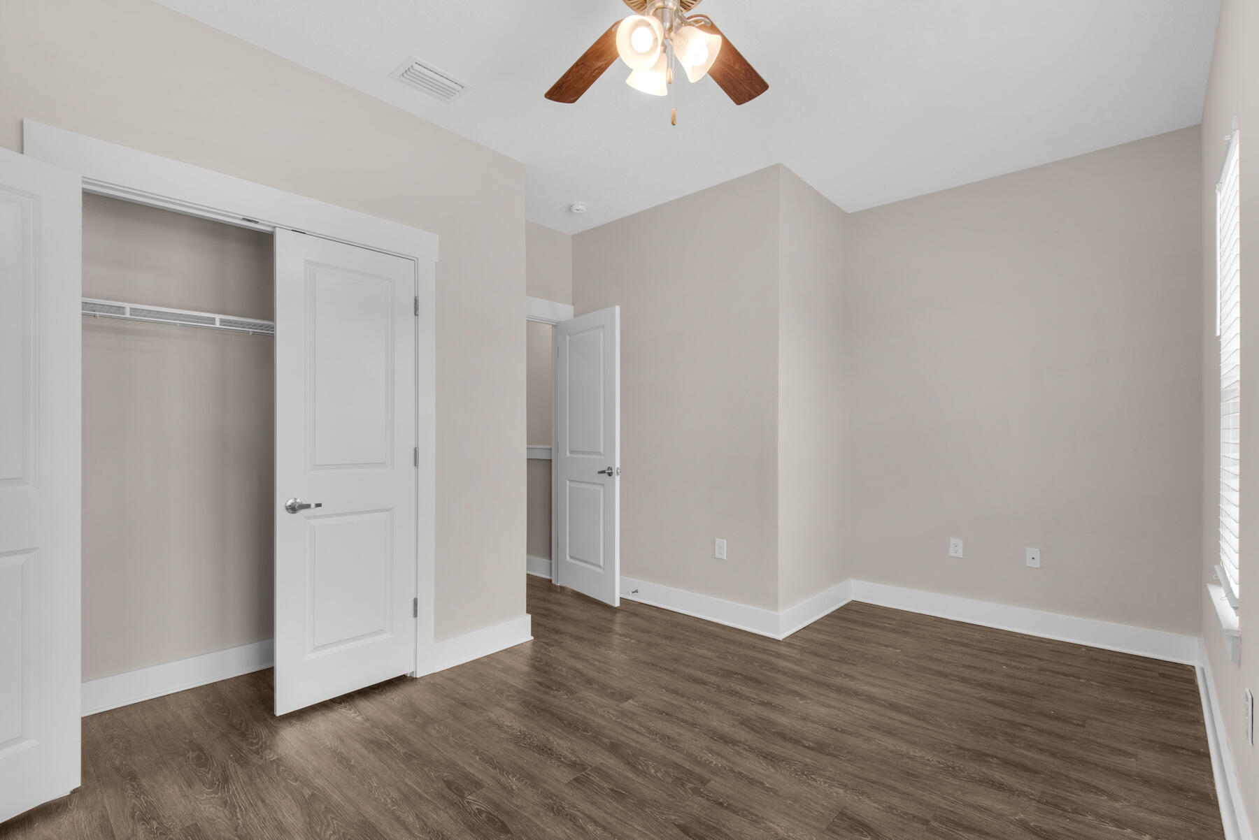 VERANDAS OF FREEPORT, THE - Residential Lease