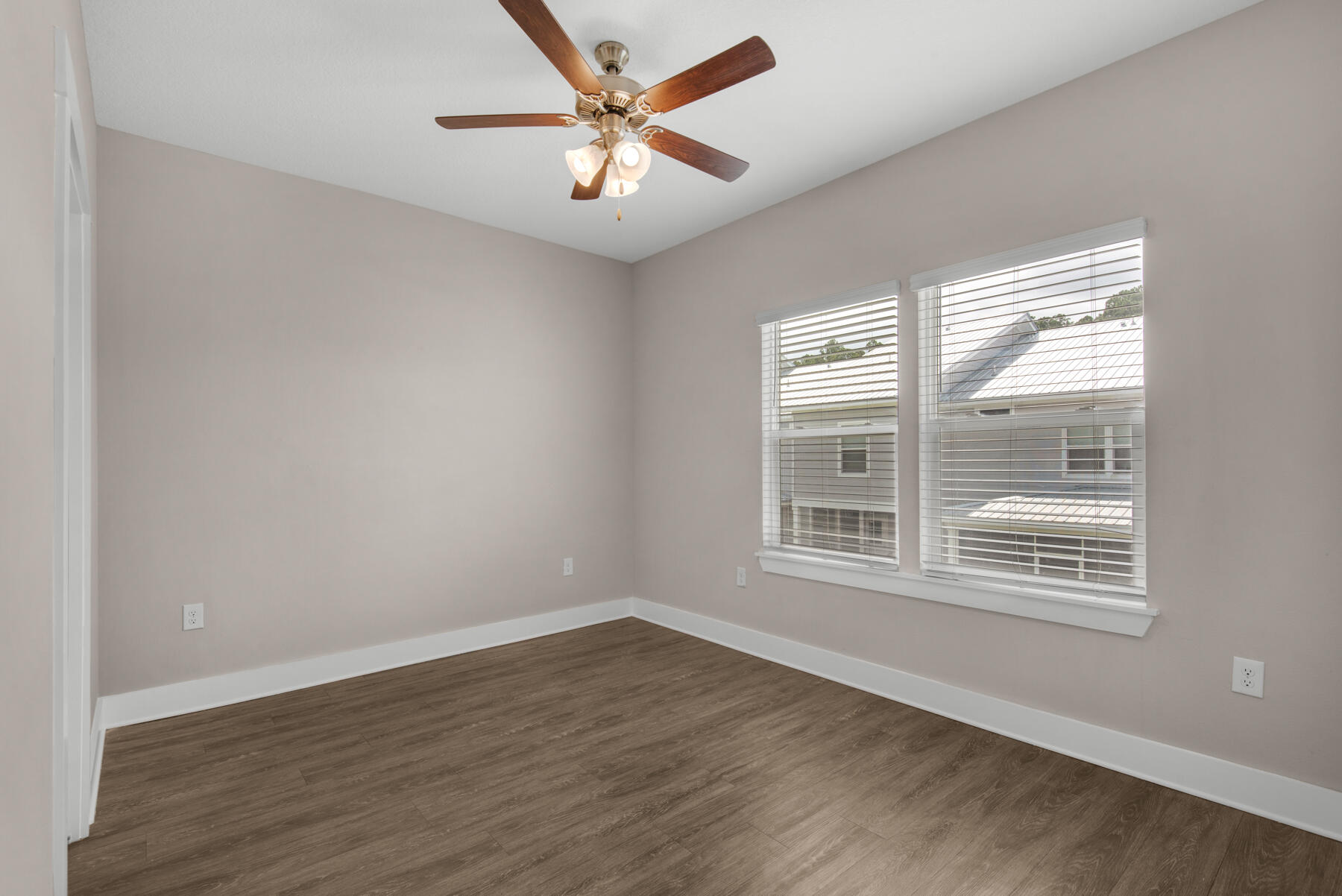 VERANDAS OF FREEPORT, THE - Residential Lease