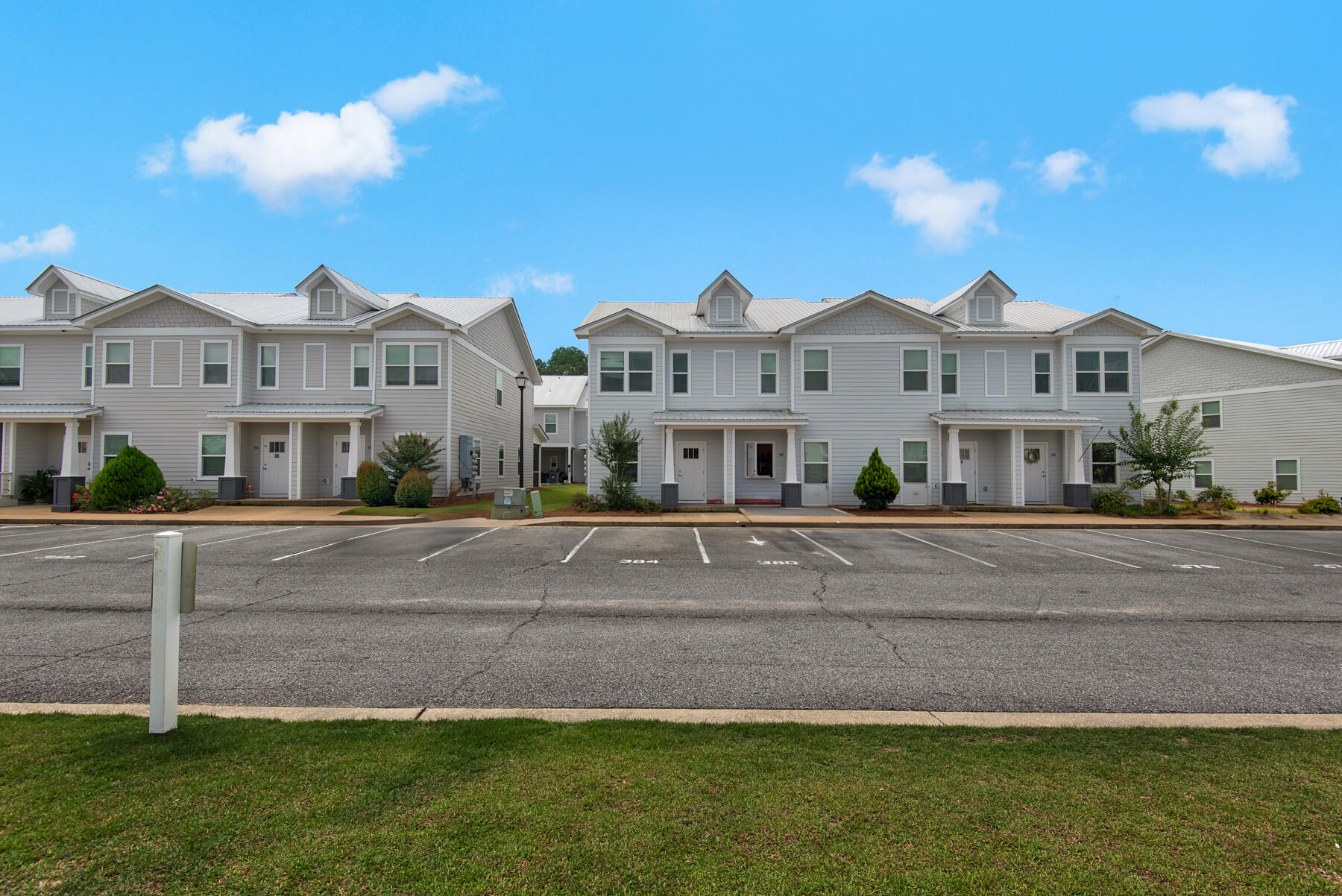 VERANDAS OF FREEPORT, THE - Residential Lease