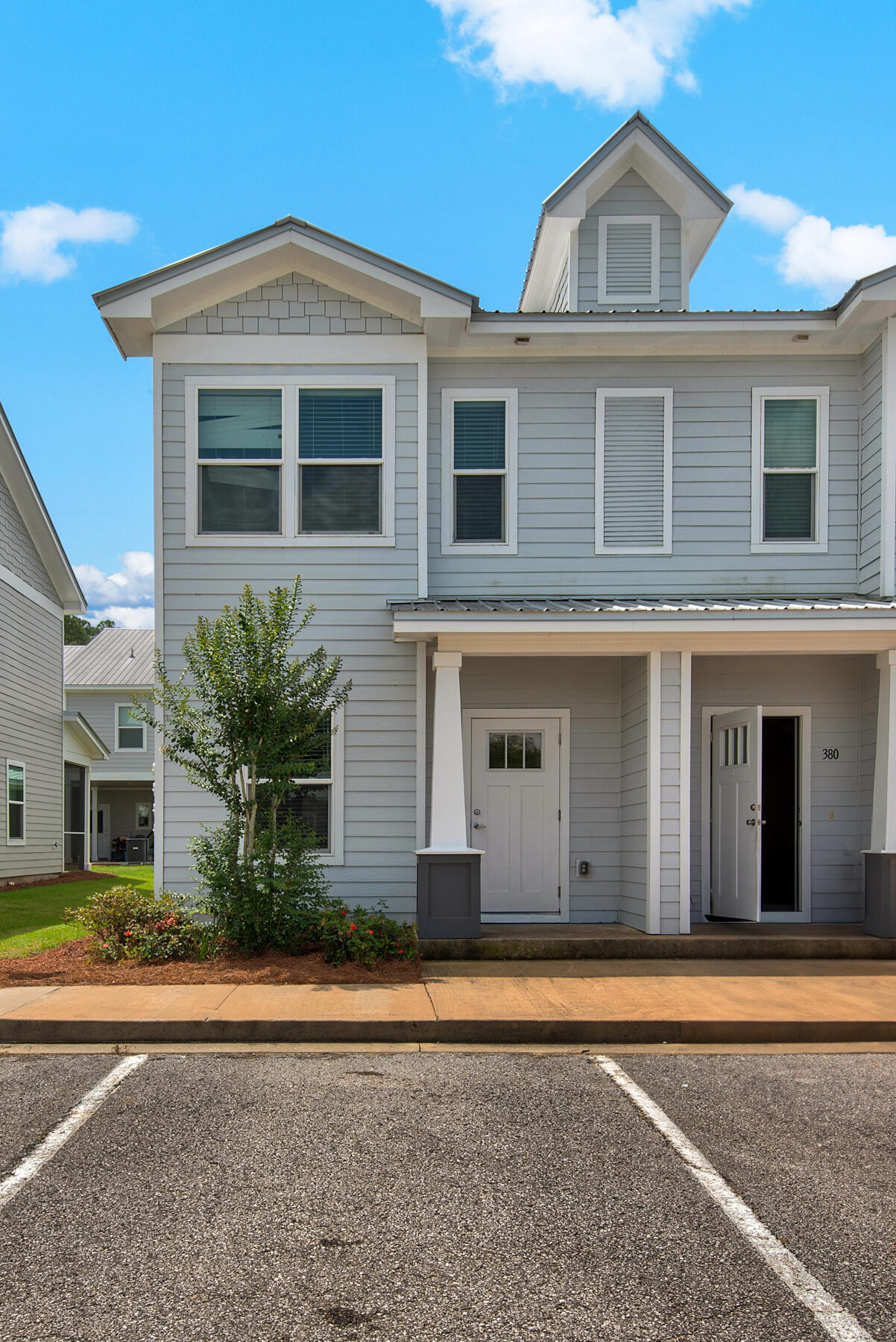 VERANDAS OF FREEPORT, THE - Residential Lease