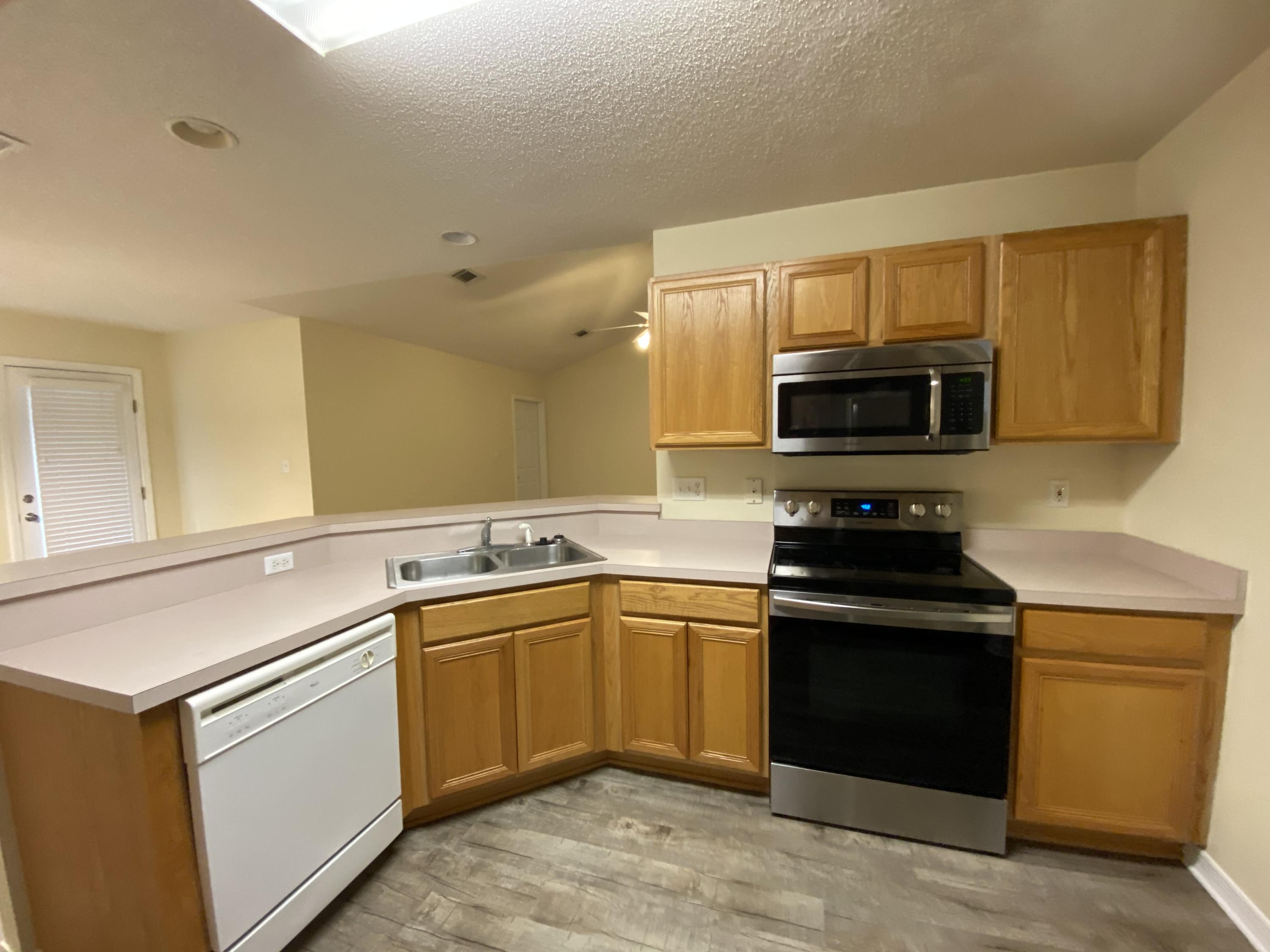 CREEKSIDE - Residential Lease