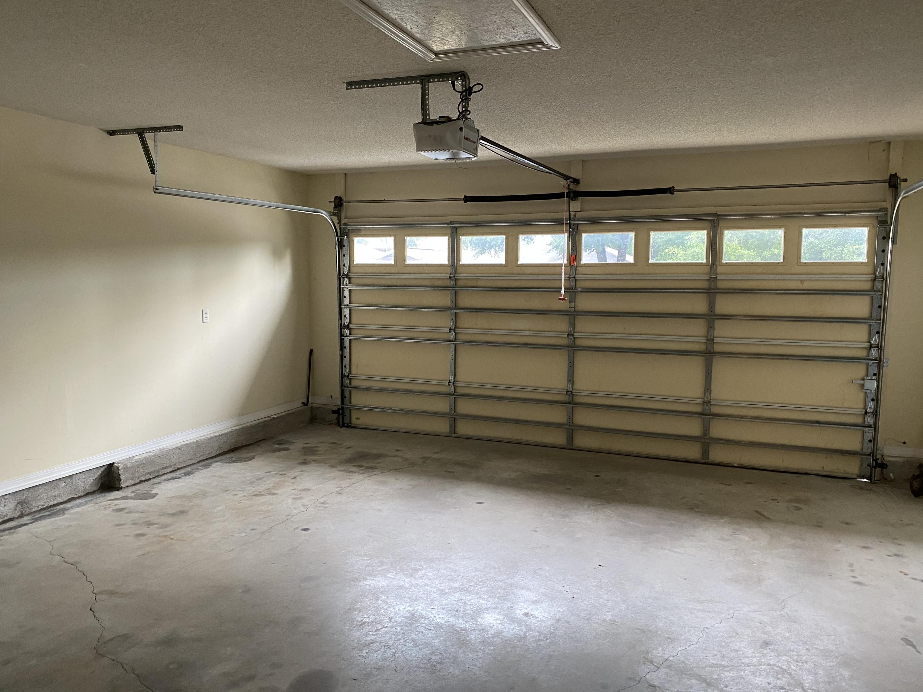 CREEKSIDE - Residential Lease