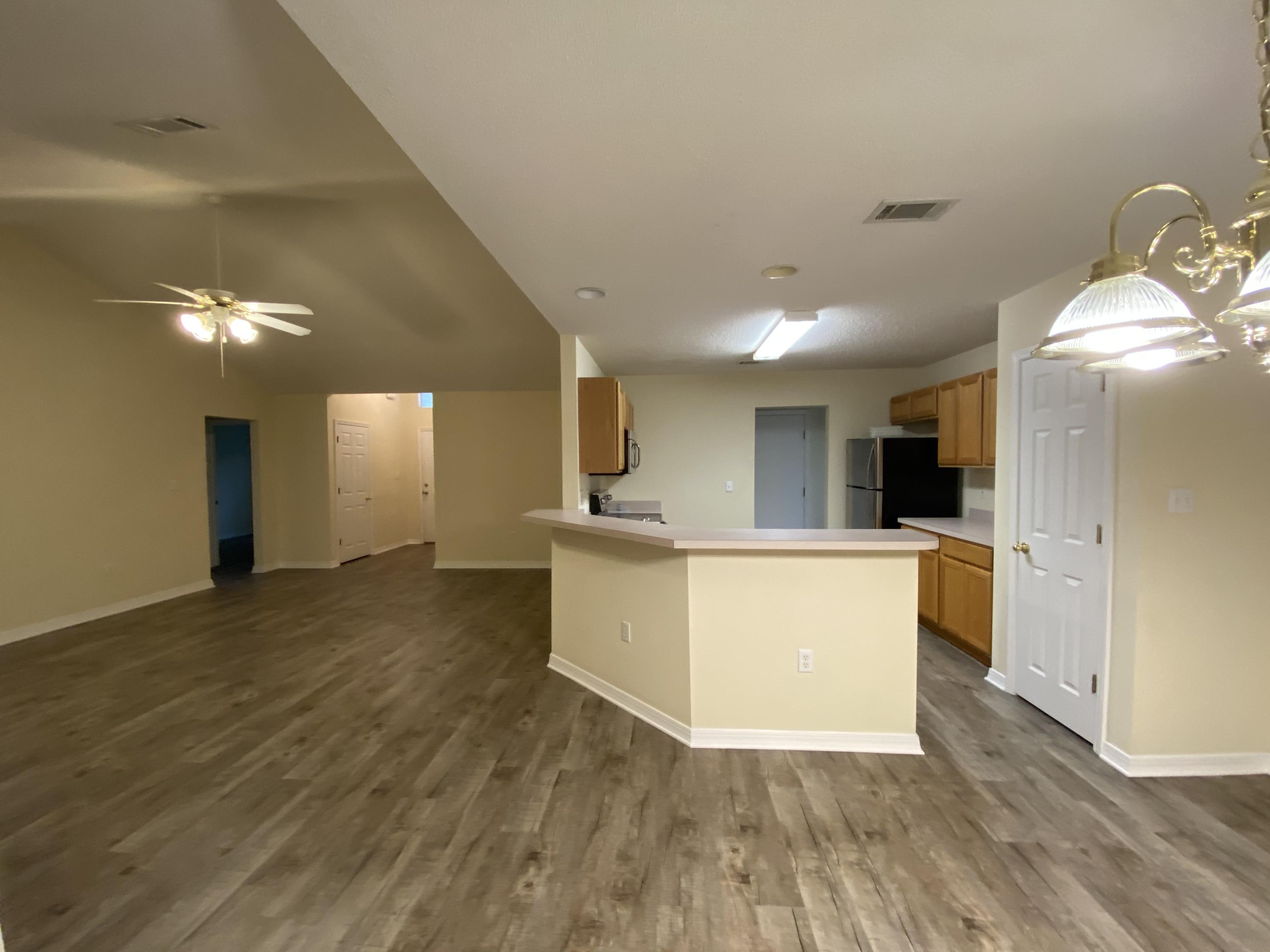 CREEKSIDE - Residential Lease